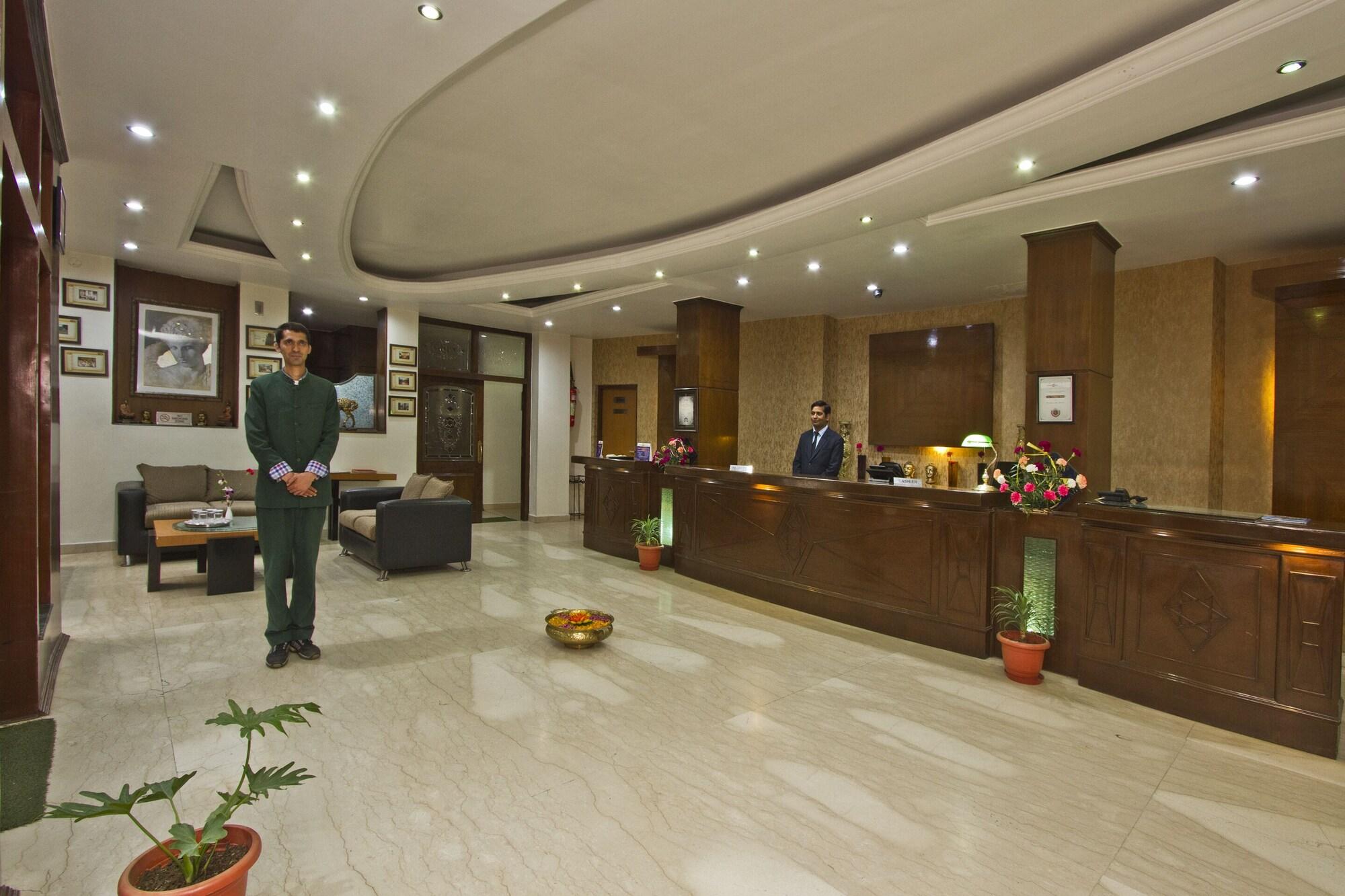 Broadways Inn - Hotel, Resort & Spa