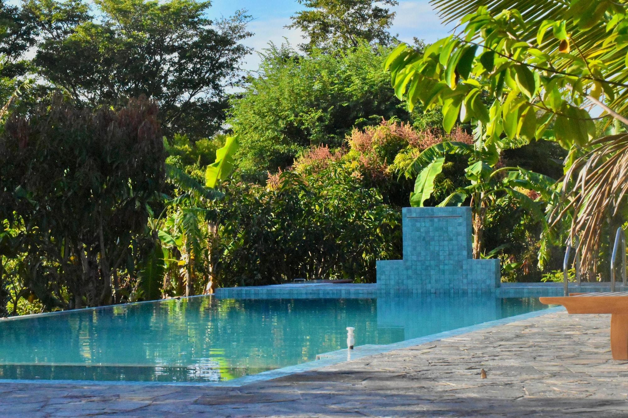 Green Hut Hotel and Restaurant