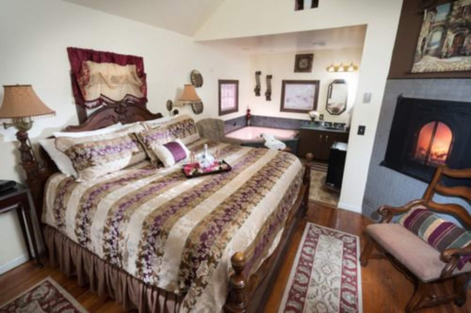 Room 4, Rock Cottage Gardens B&B, Carroll