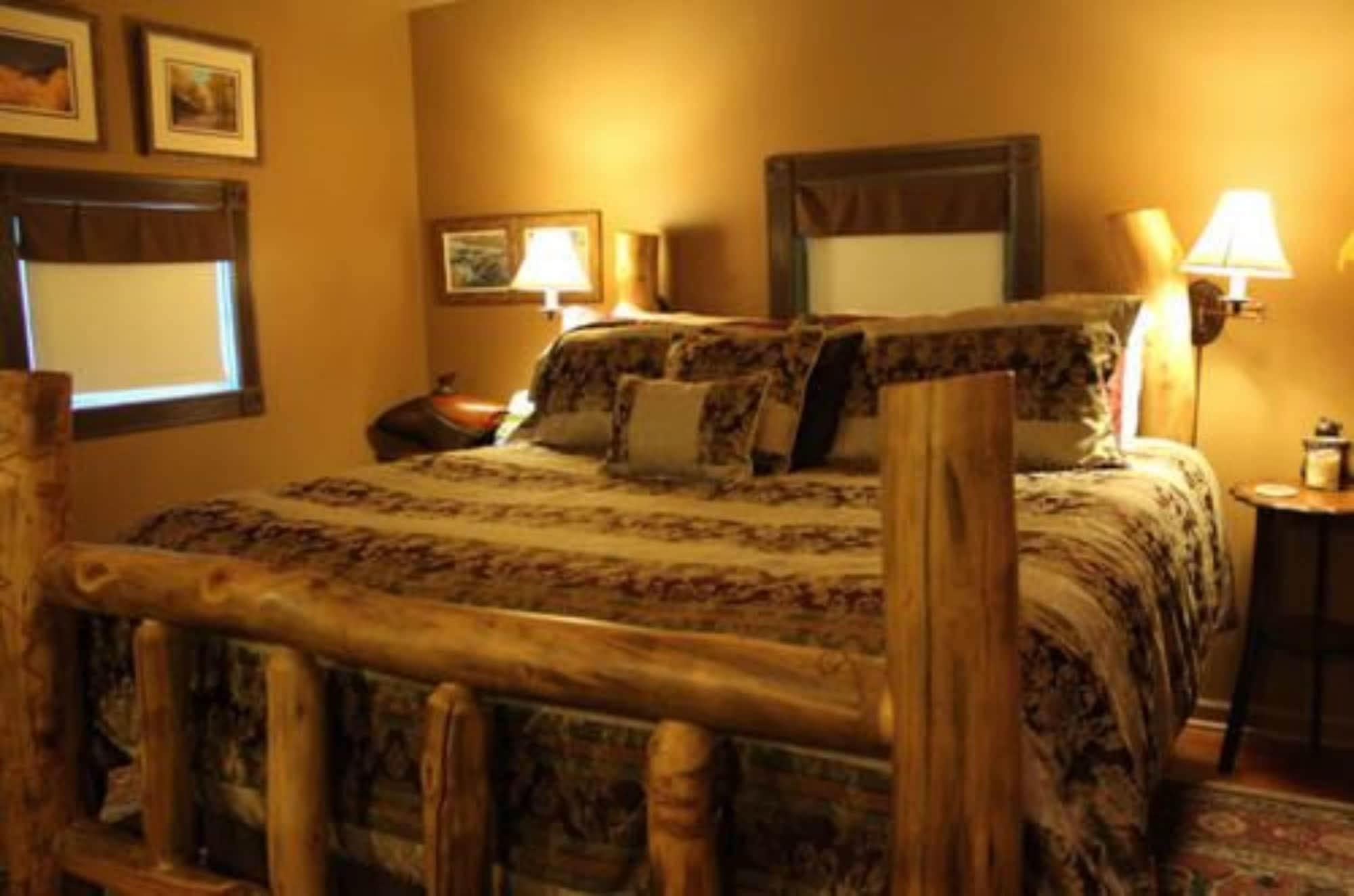 Room 3, Rock Cottage Gardens B&B, Carroll