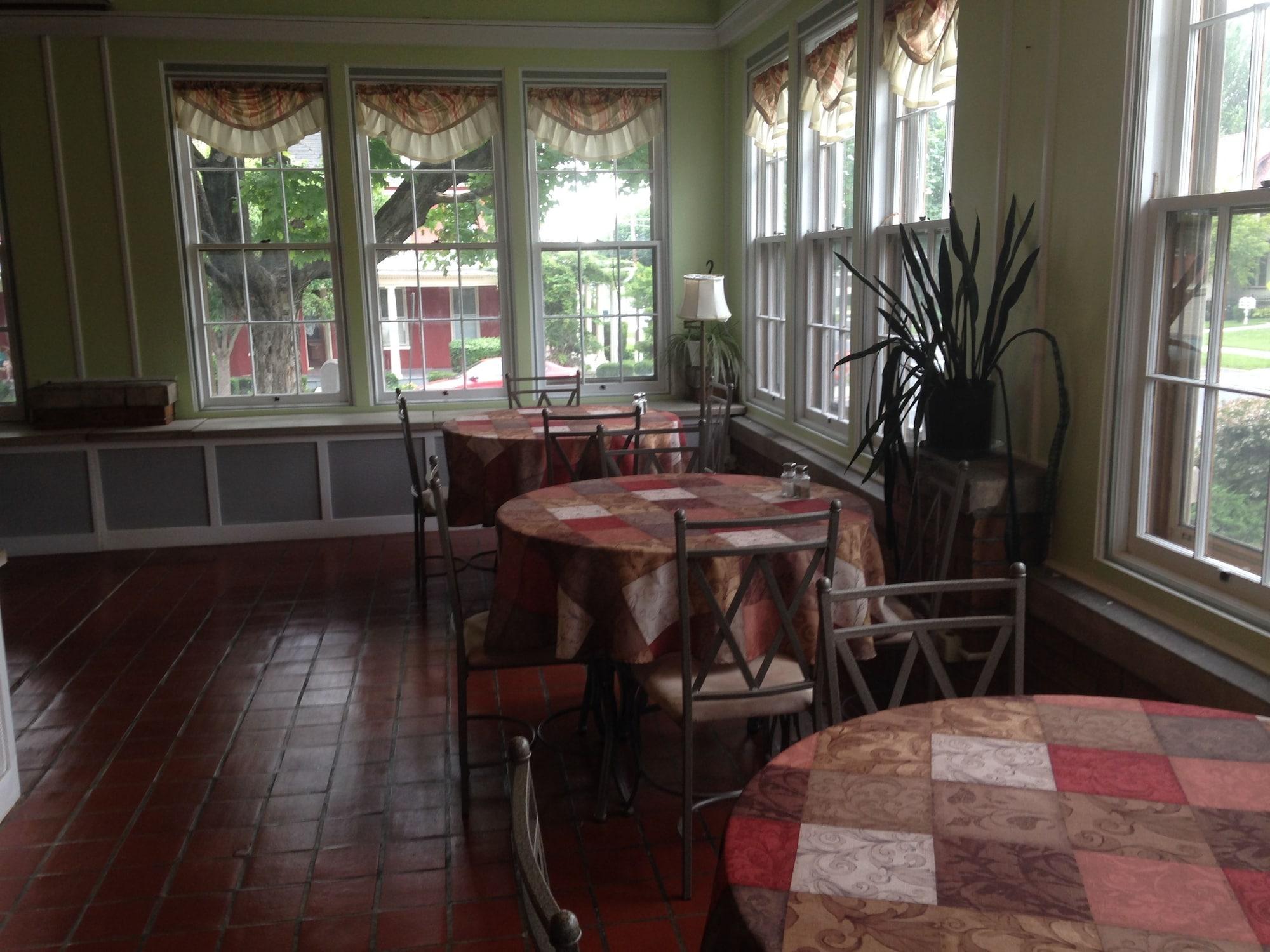 Walton Manor Inn Bed & Breakfast