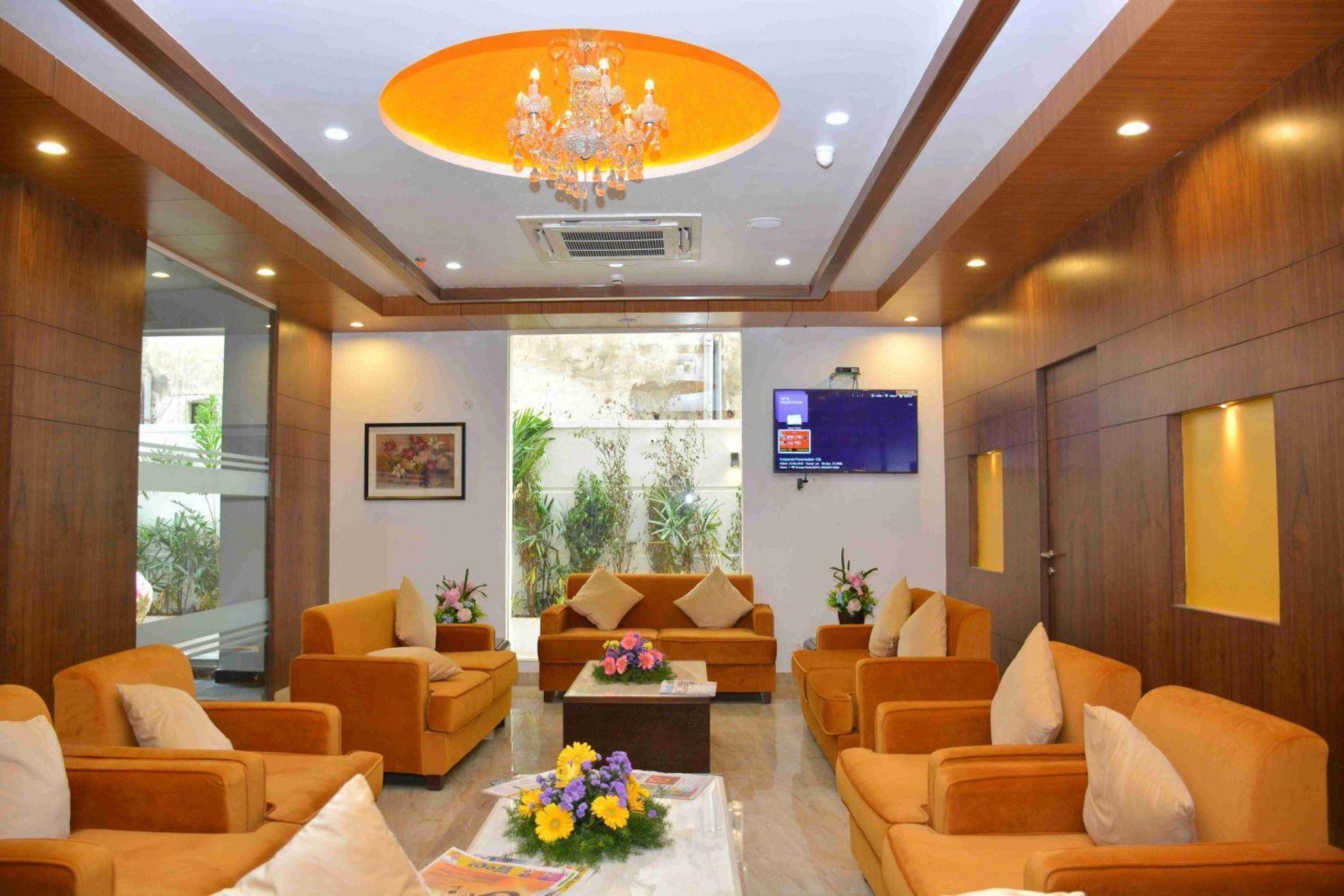 Triguna Clarks Inn