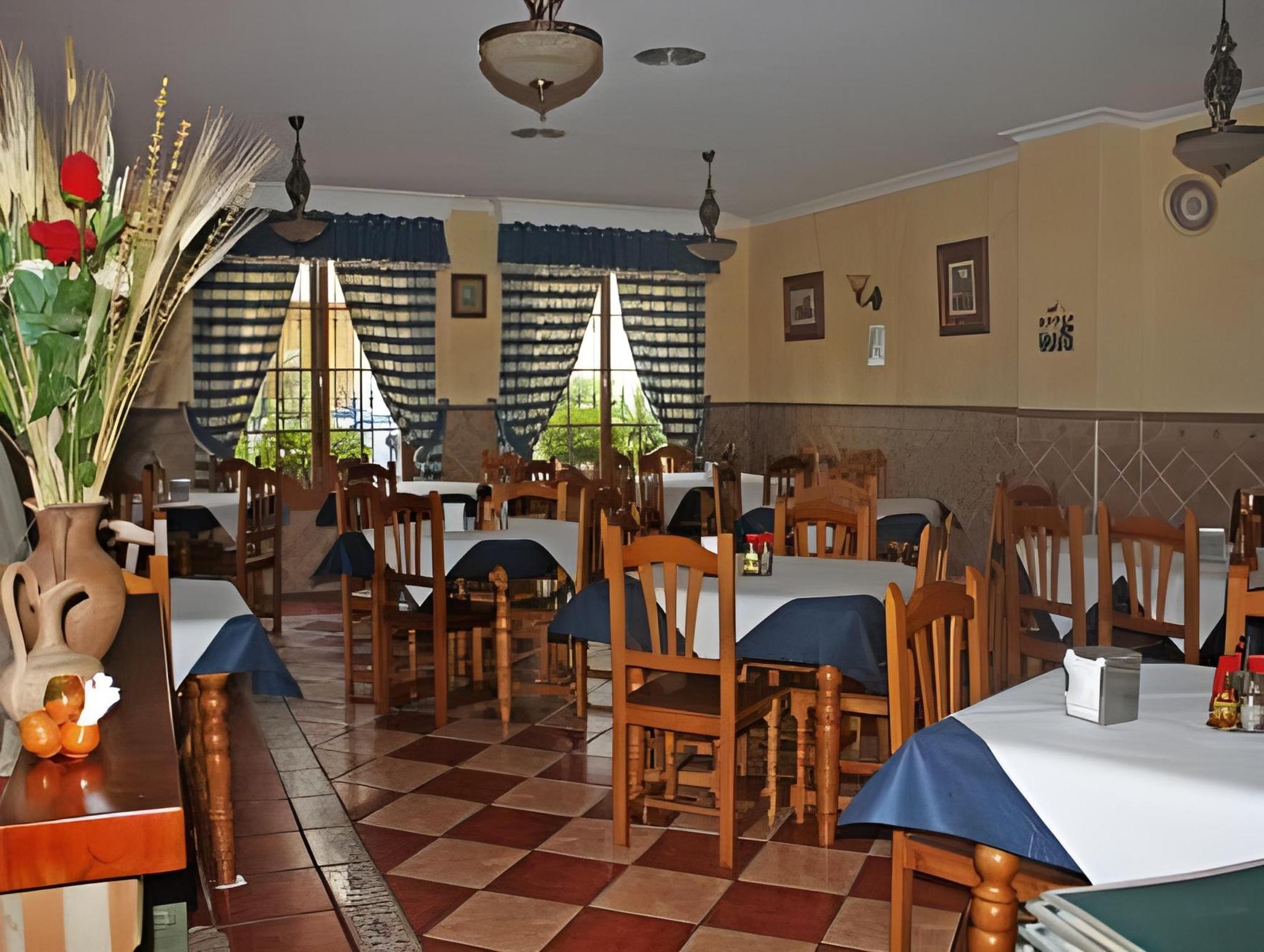 Hostal Apartamentos El Gallo