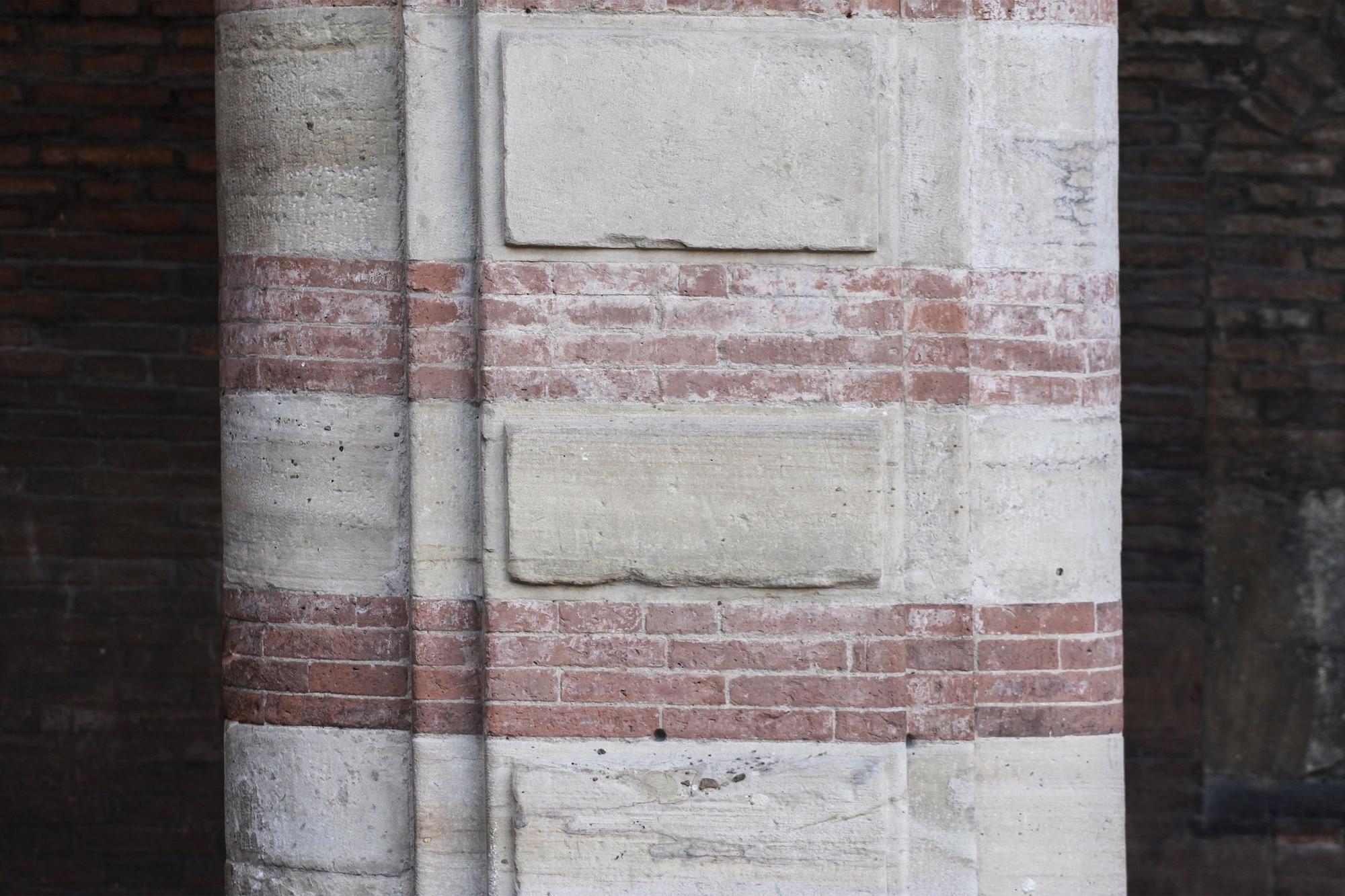 Casa Isolani Piazza Maggiore 1.0 by null