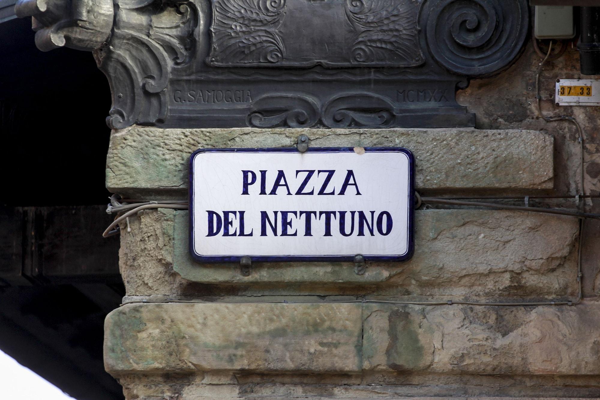 Casa Isolani Piazza Maggiore 1.0 by null