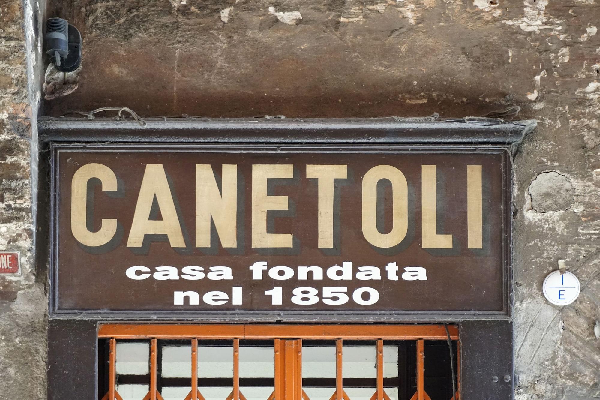 Casa Isolani Piazza Maggiore 1.0 by null