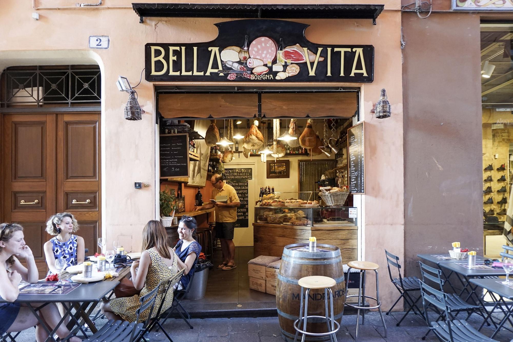 Casa Isolani Piazza Maggiore 1.0 by null