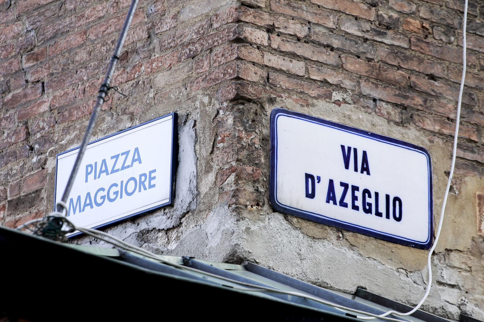 Casa Isolani Piazza Maggiore 1.0 by null