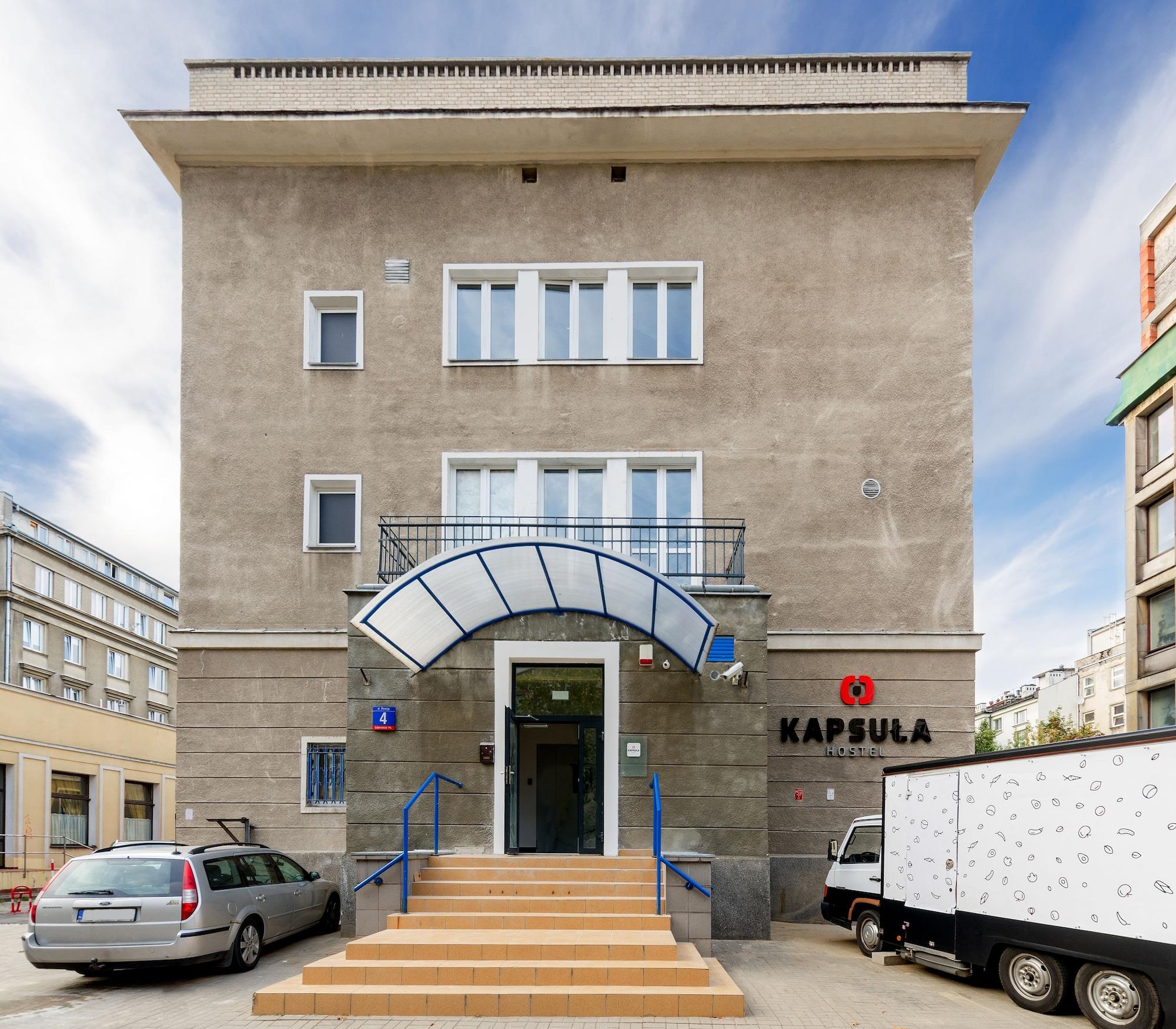 Kapsuła Hostel - komfortowy i bezpieczny nocleg w centrum Warszawy by null