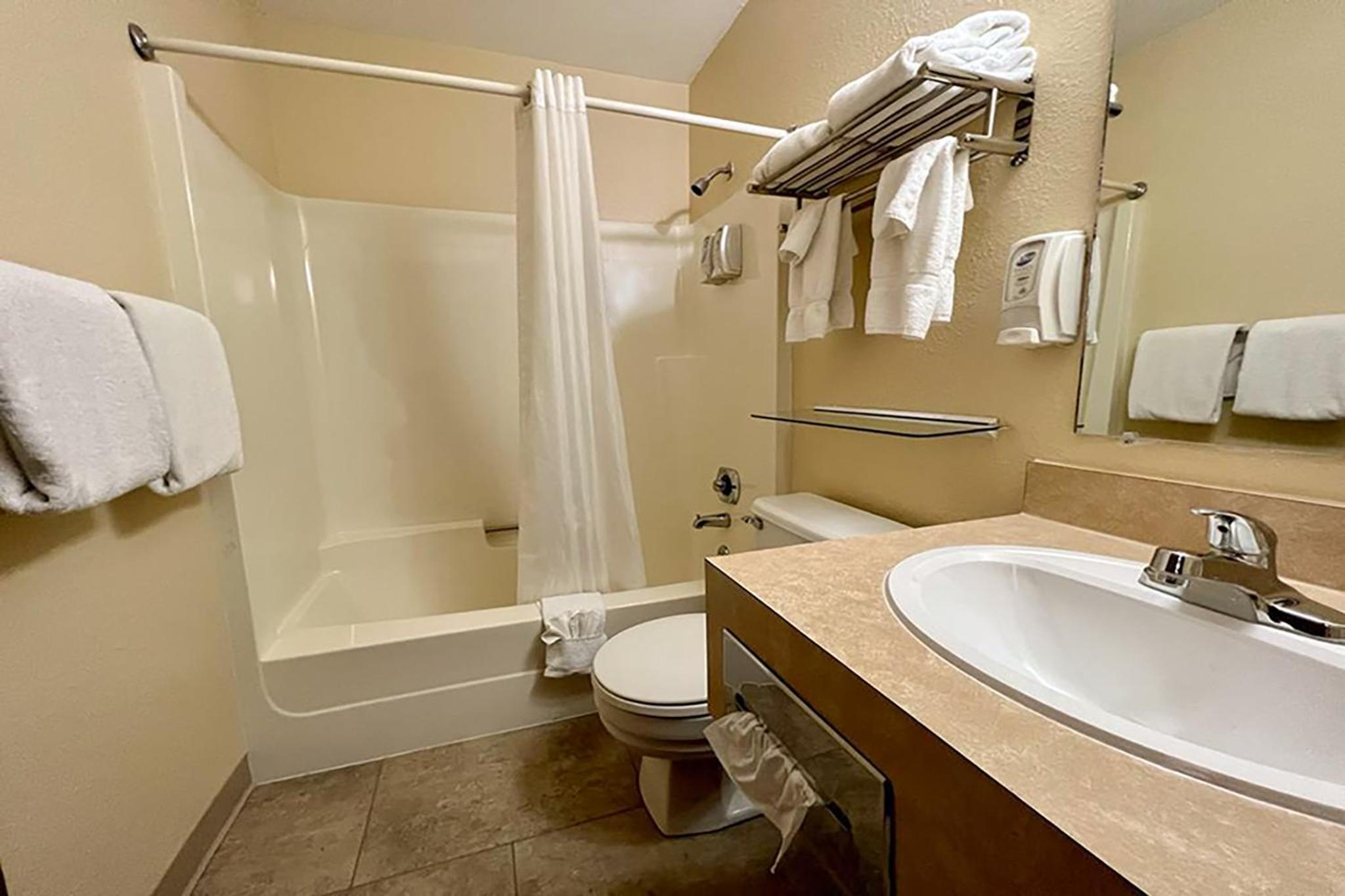 Beartooth Hideaway Inn And Cabins