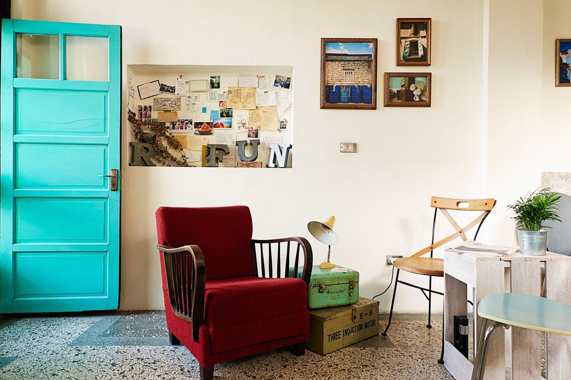 Hour Roots 咖啡 x 早午餐 x 築跡民宿 by null