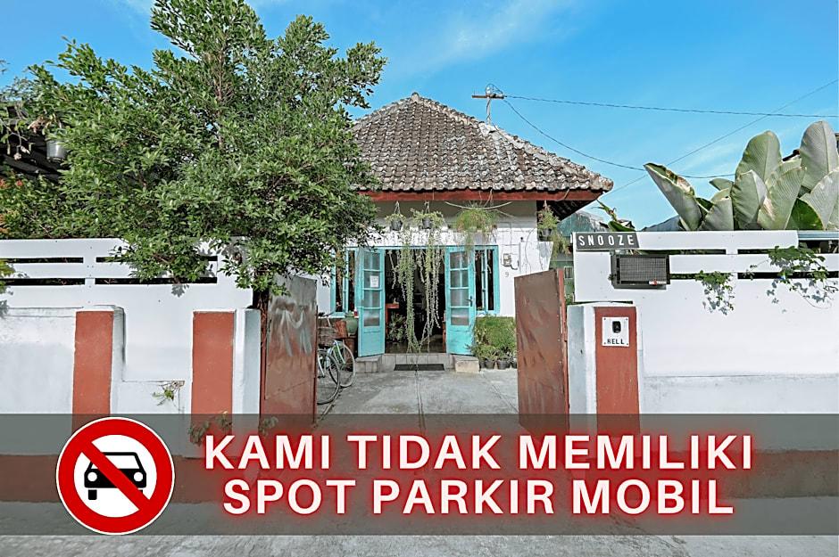 Snooze Guesthouse Yogyakarta - Hostel