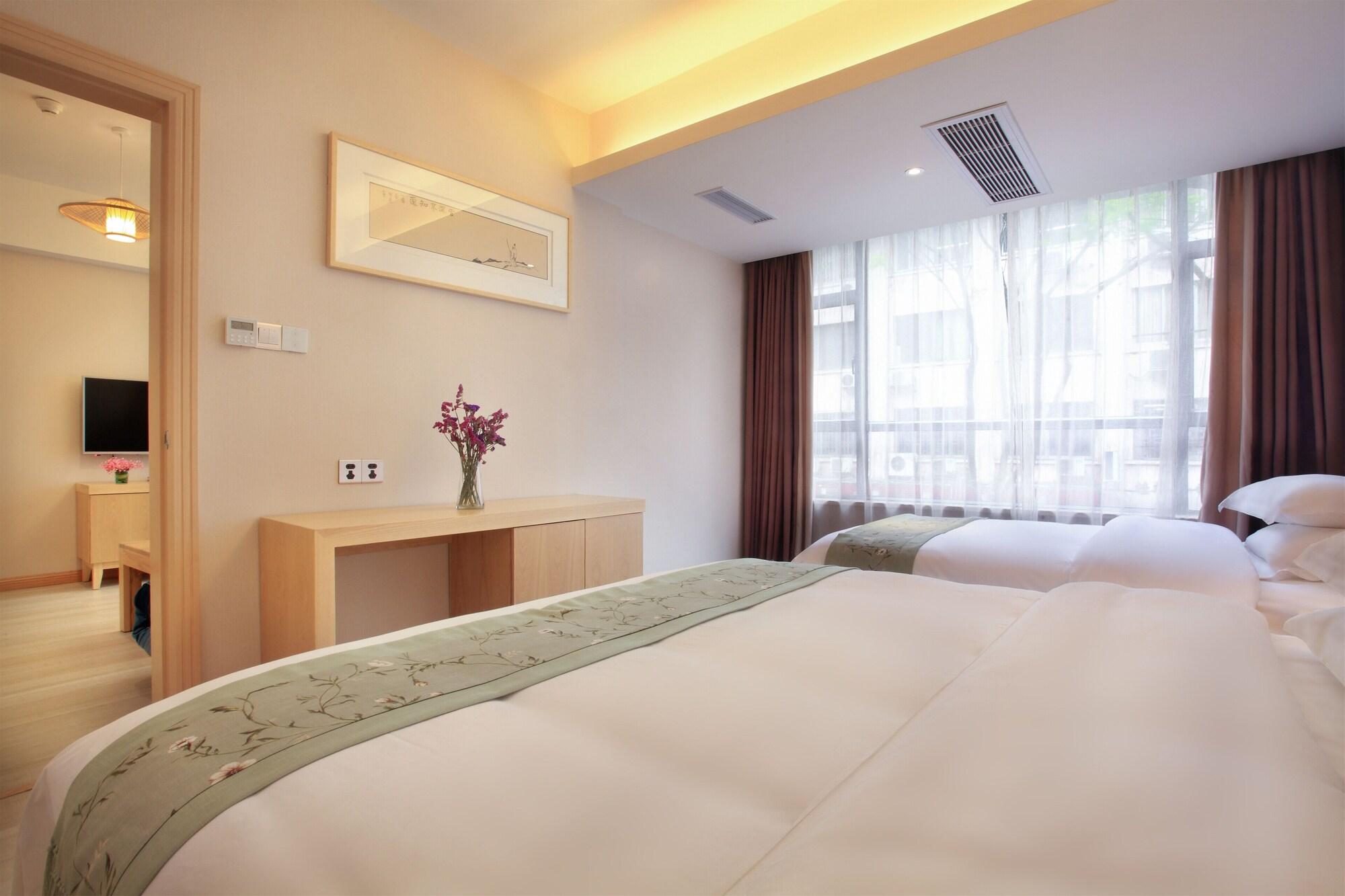 Zhengyang City Center Family Inn