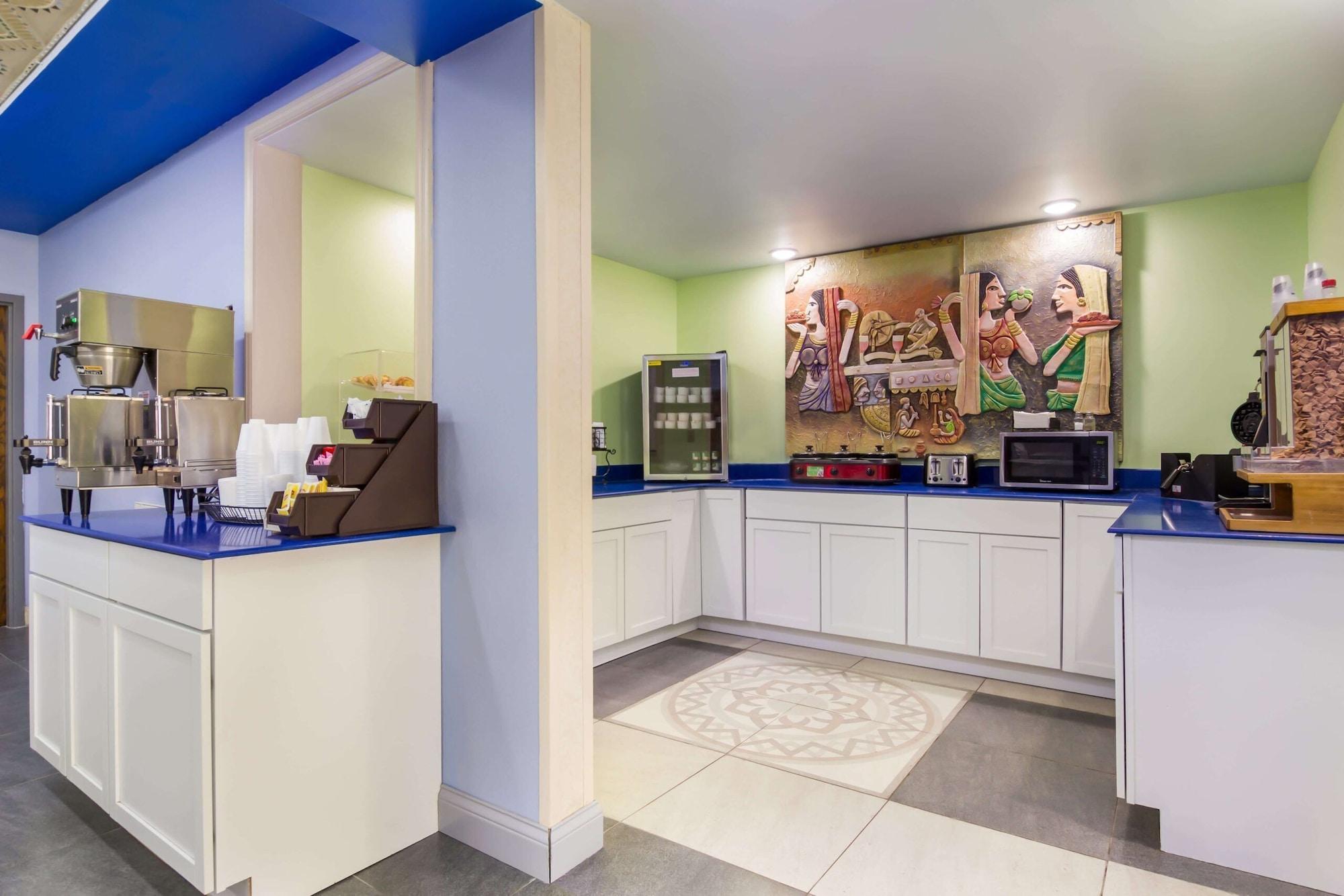 1 Life Studio And Suites