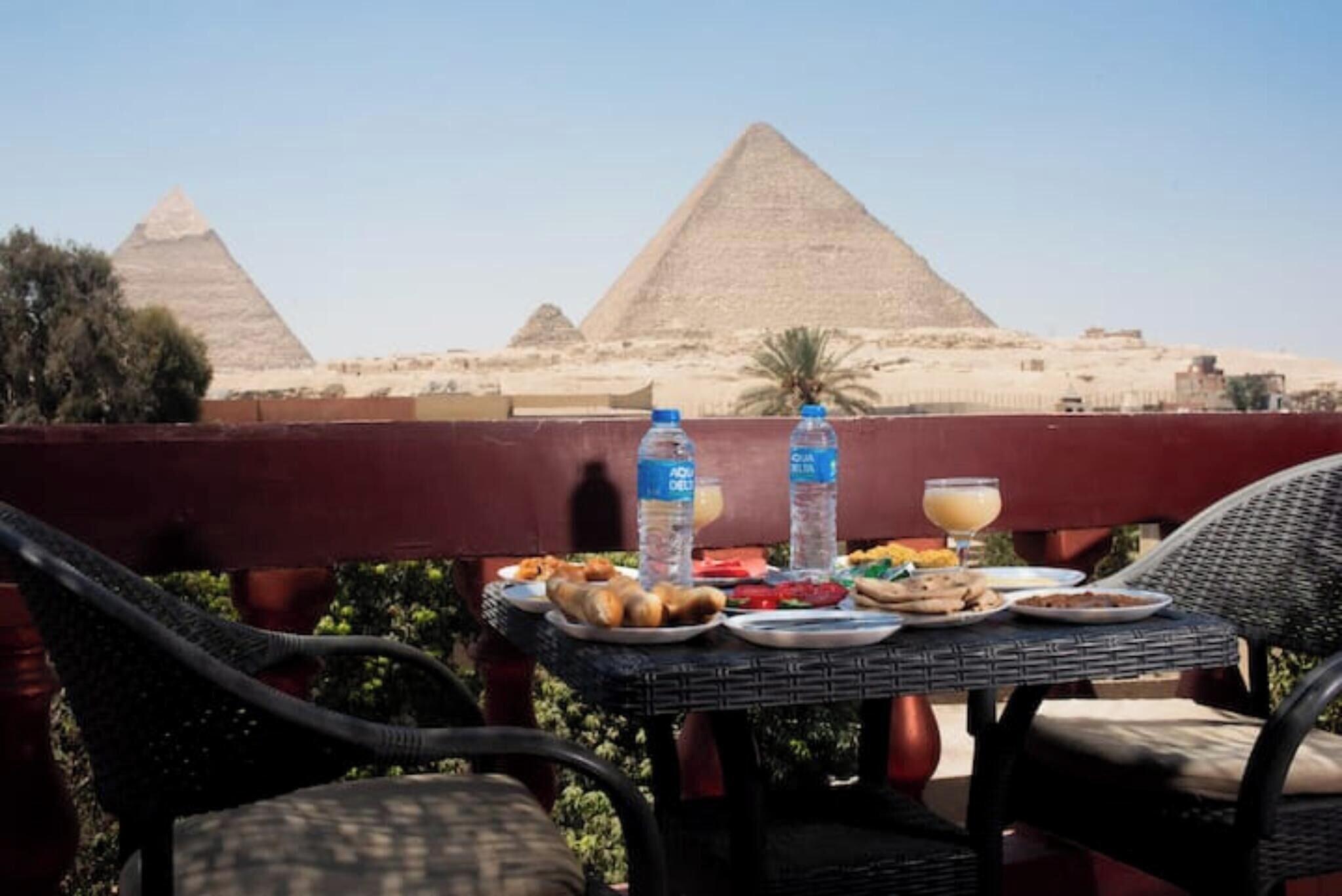 3 Pyramids View Inn