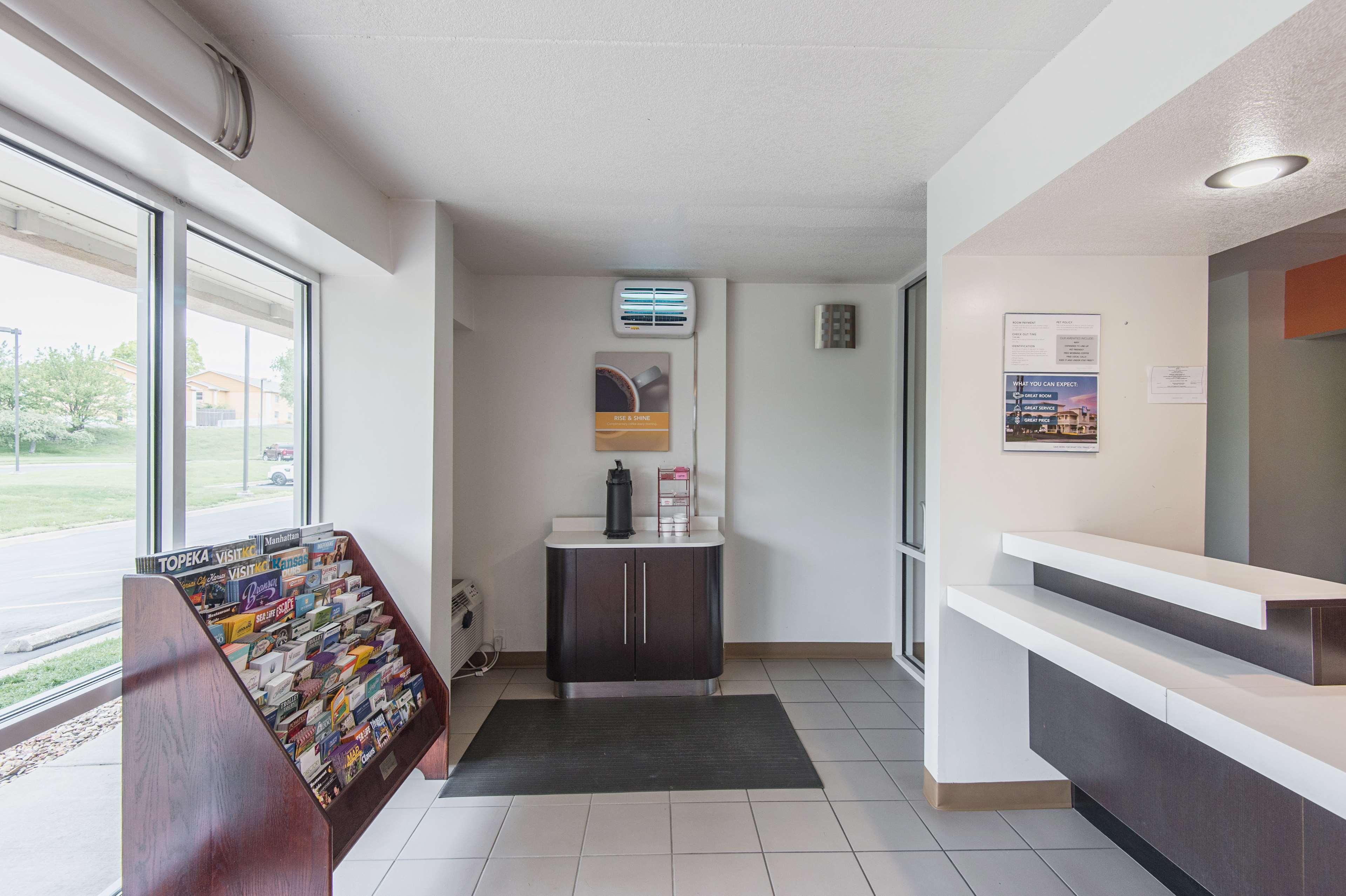 Motel 6 Overland Park, KS