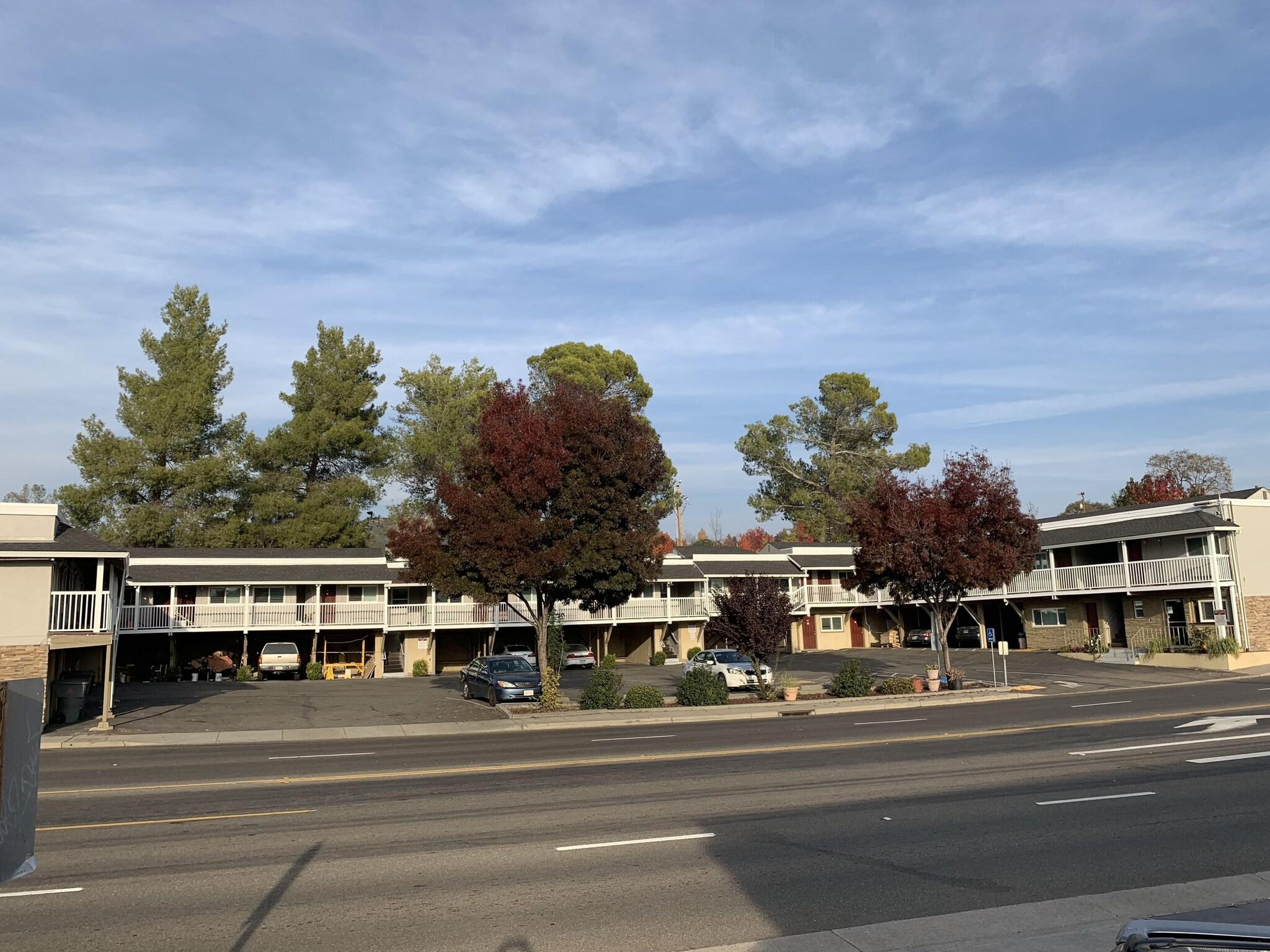 Elmwood Motel