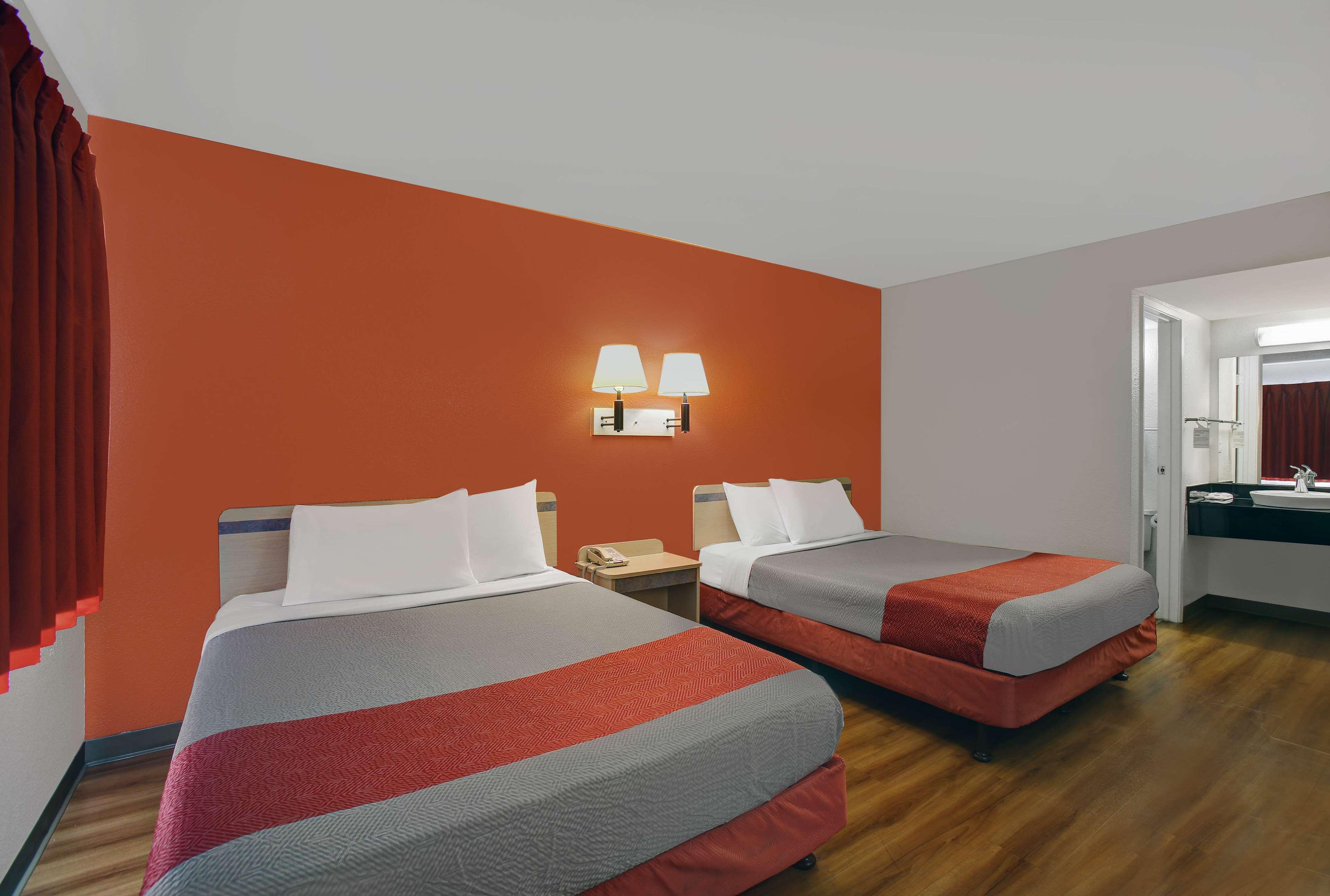 Super 8 by Wyndham Livermore