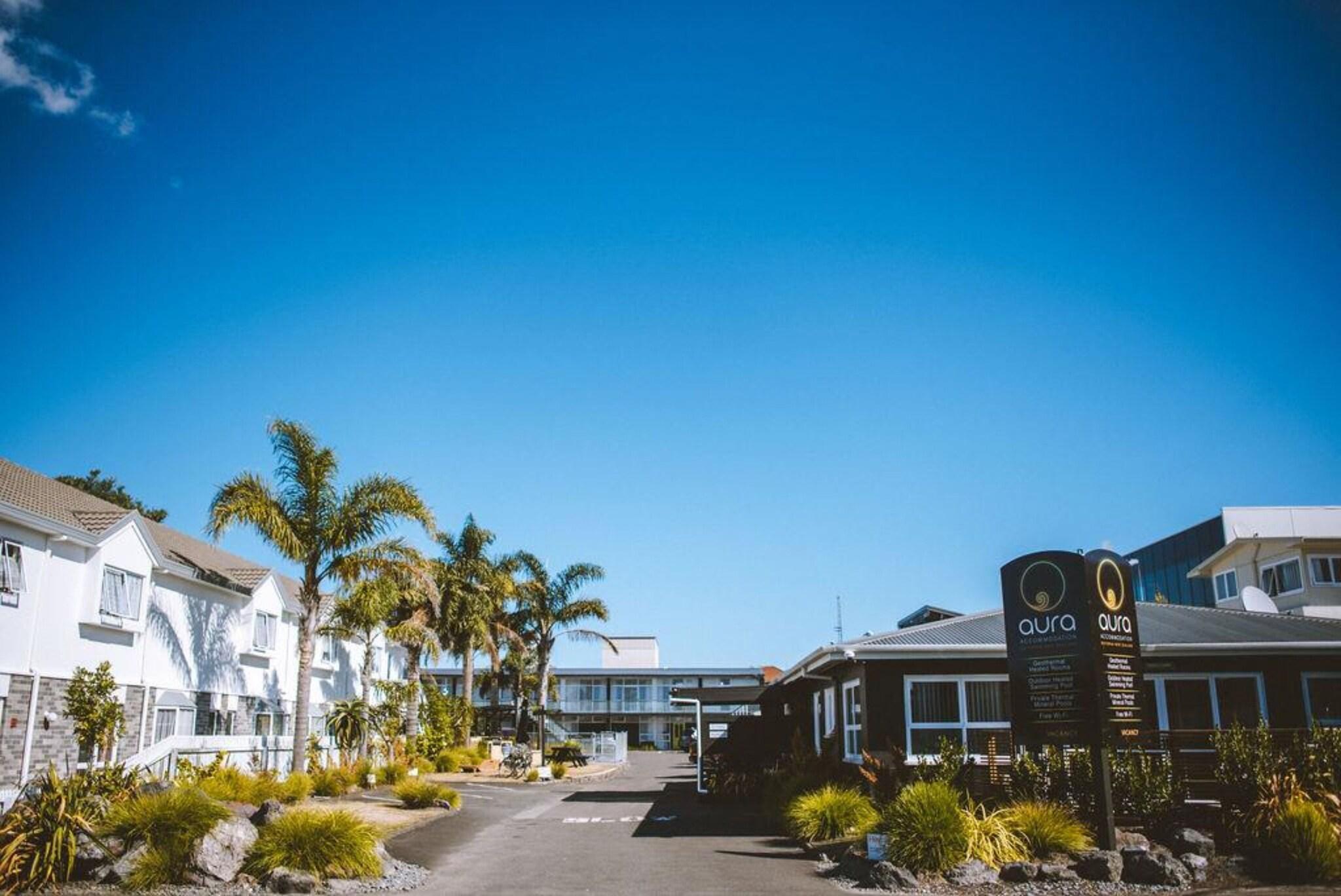 Aura Accommodation by null