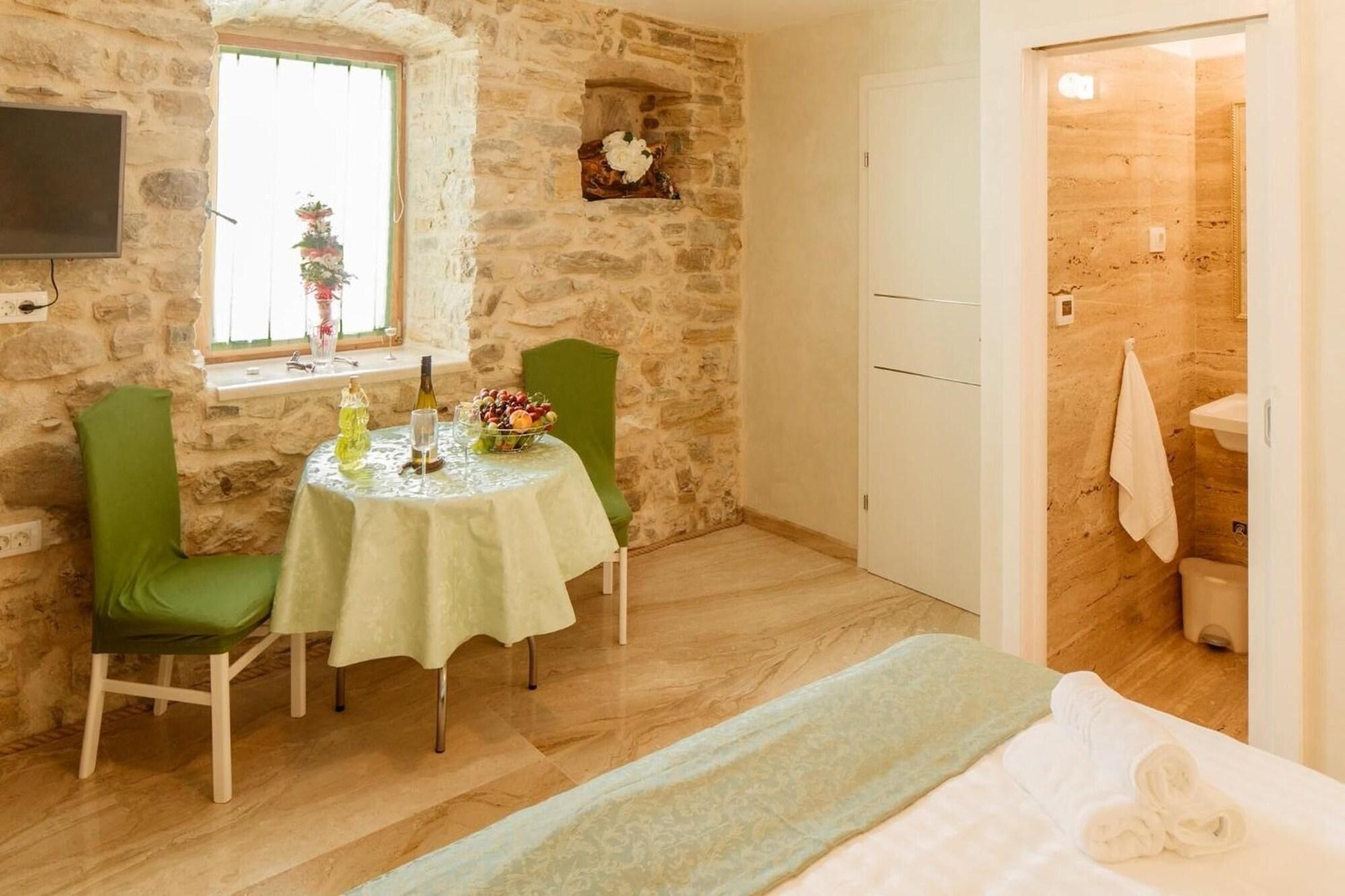 Damida Luxury Rooms