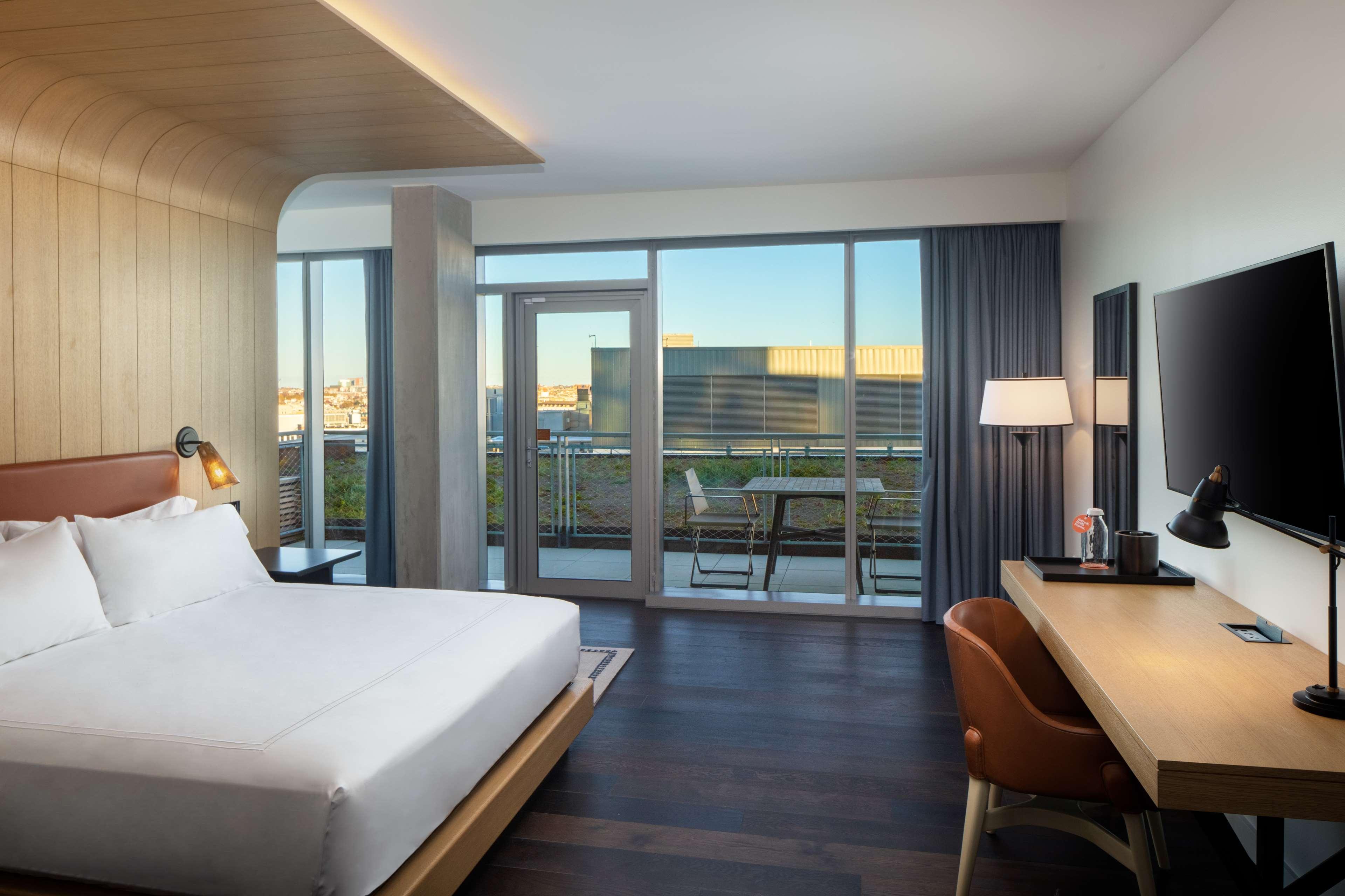 Canopy by Hilton Baltimore Harbor Point