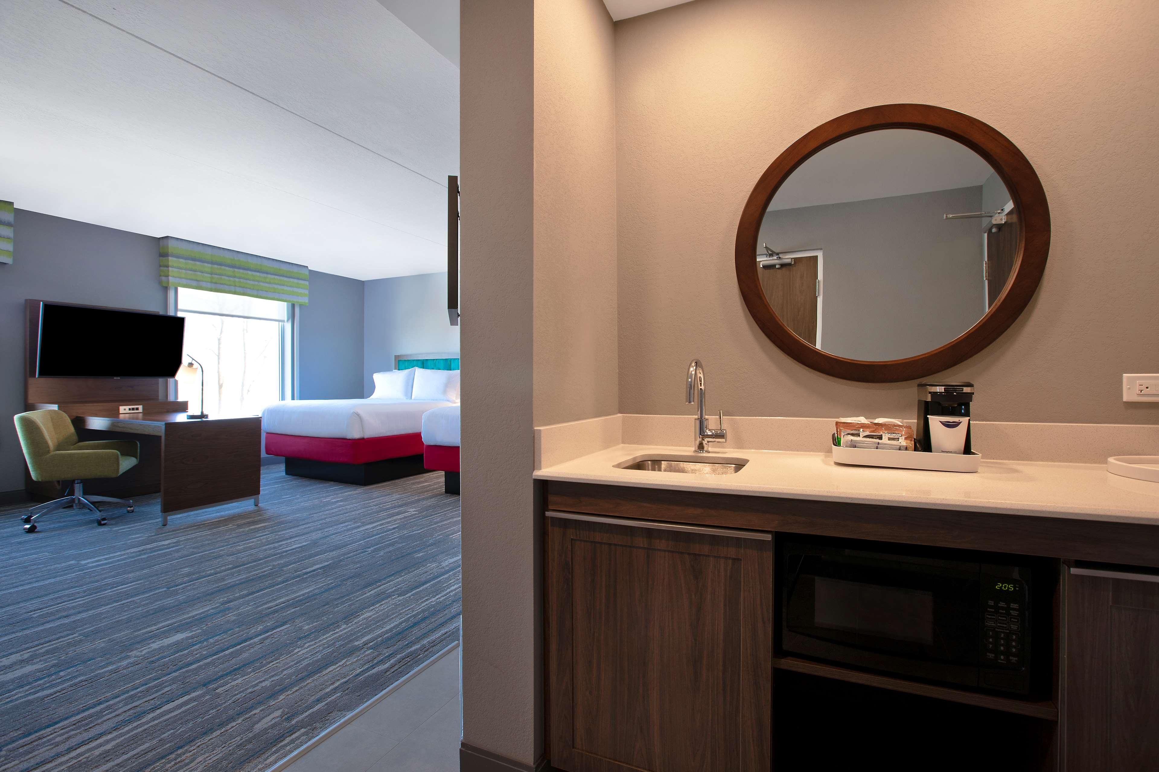 Hampton Inn & Suites By Hilton Ottawa West