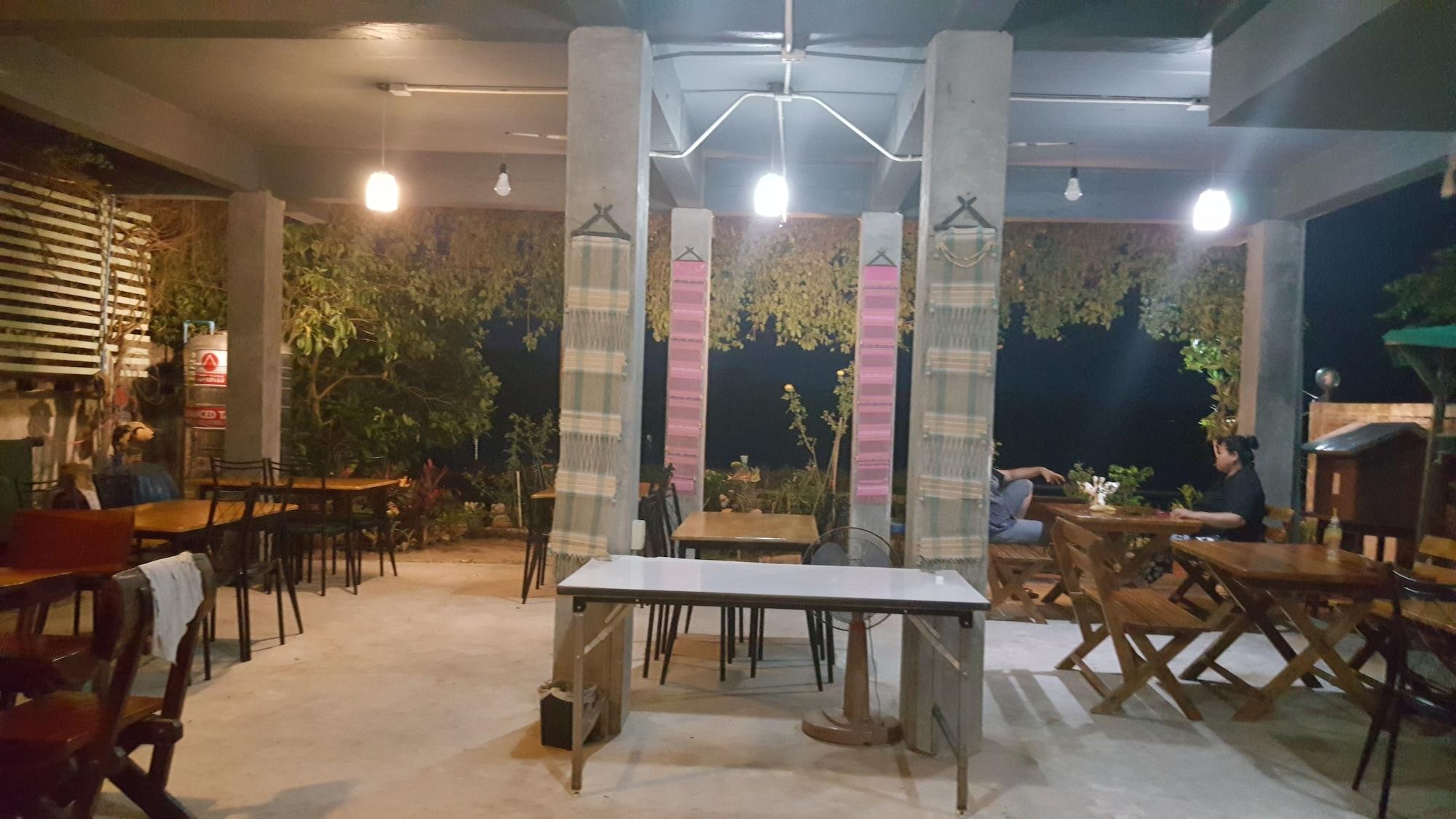 Tonkong Guesthouse And Restaurant
