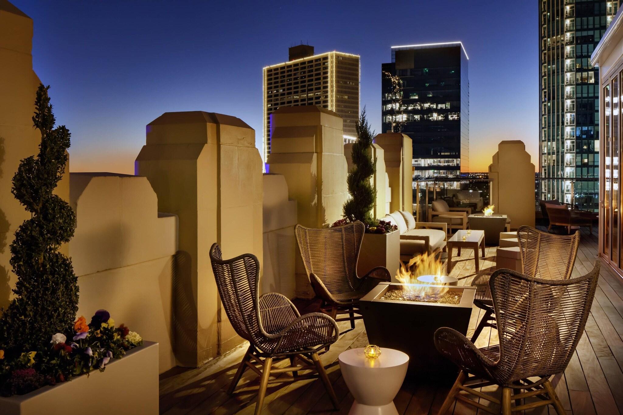 The Sinclair, Autograph Collection by null