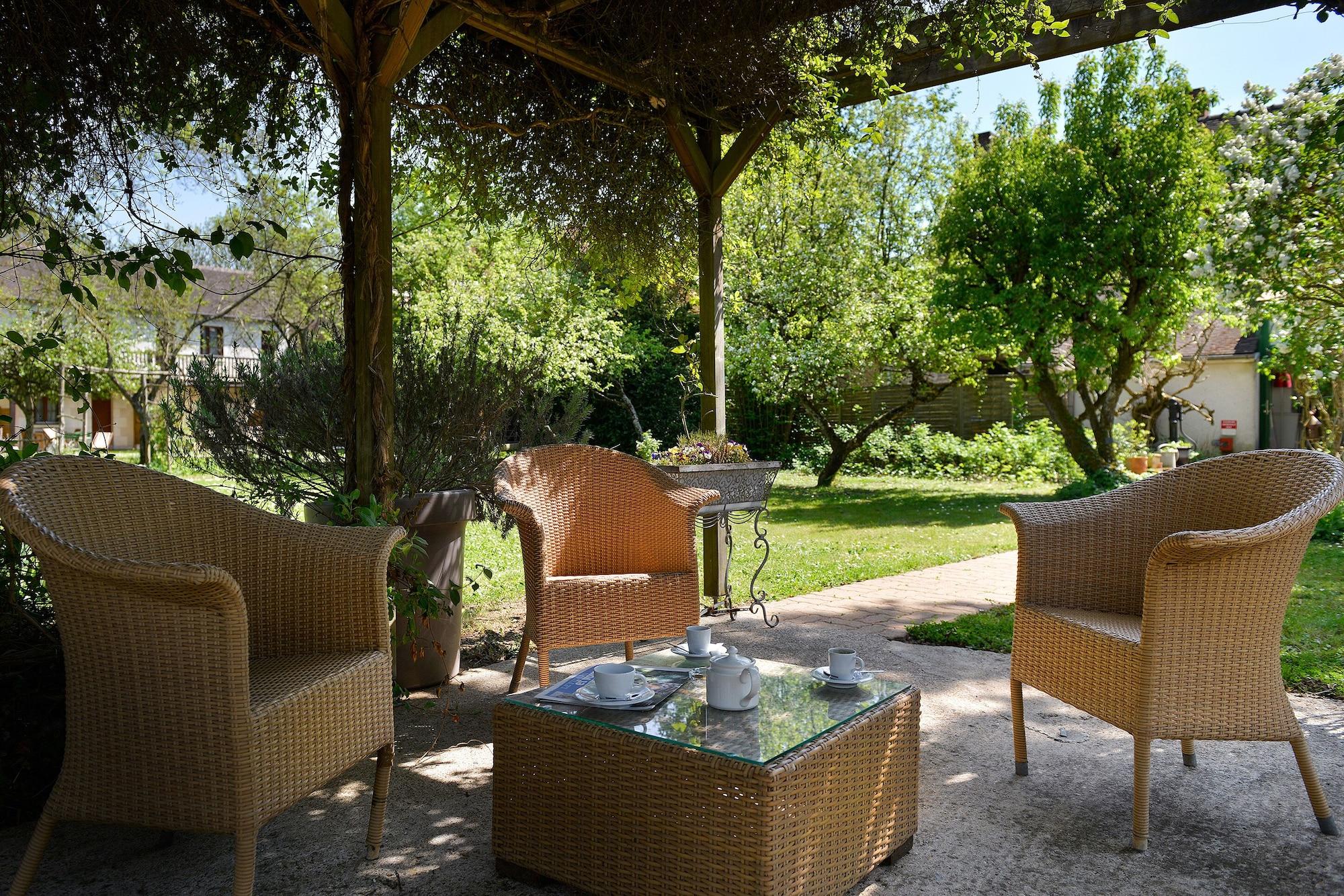 Logis Hôtel Auberge de Launay by null