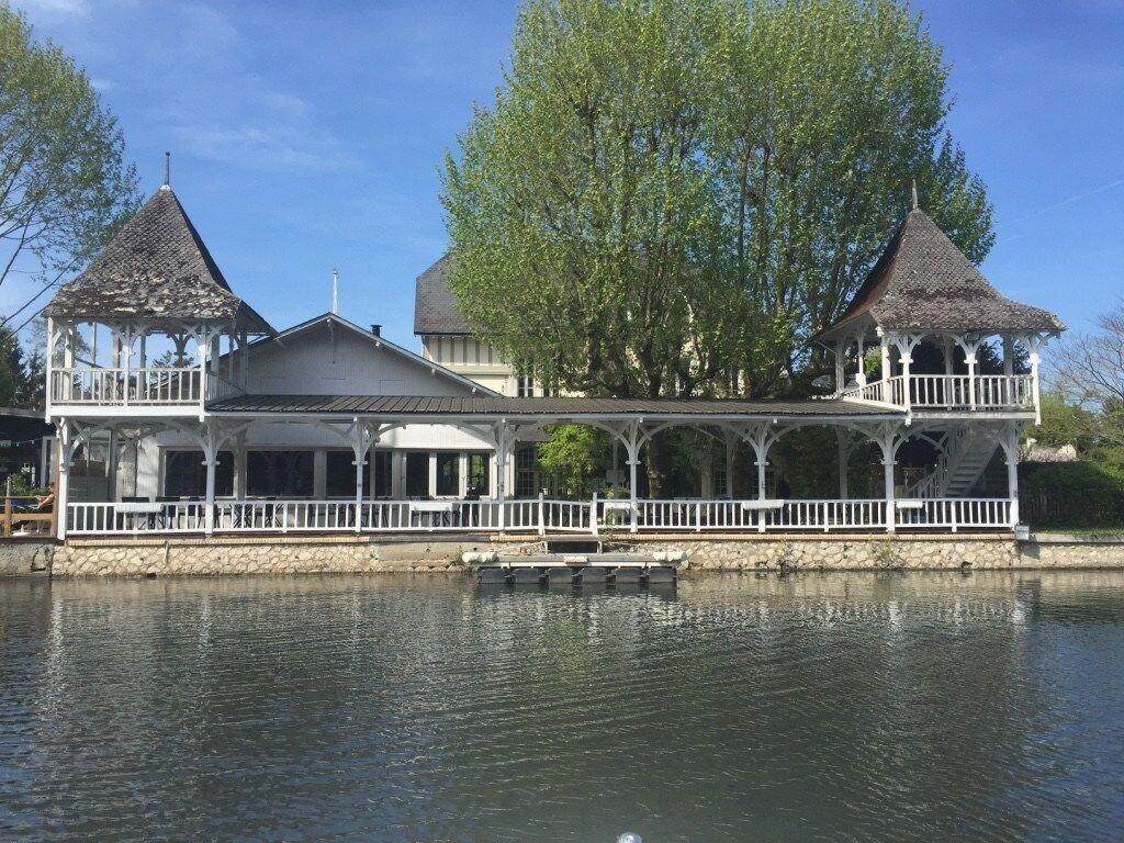 Logis Hôtel le Pavillon Bleu by null