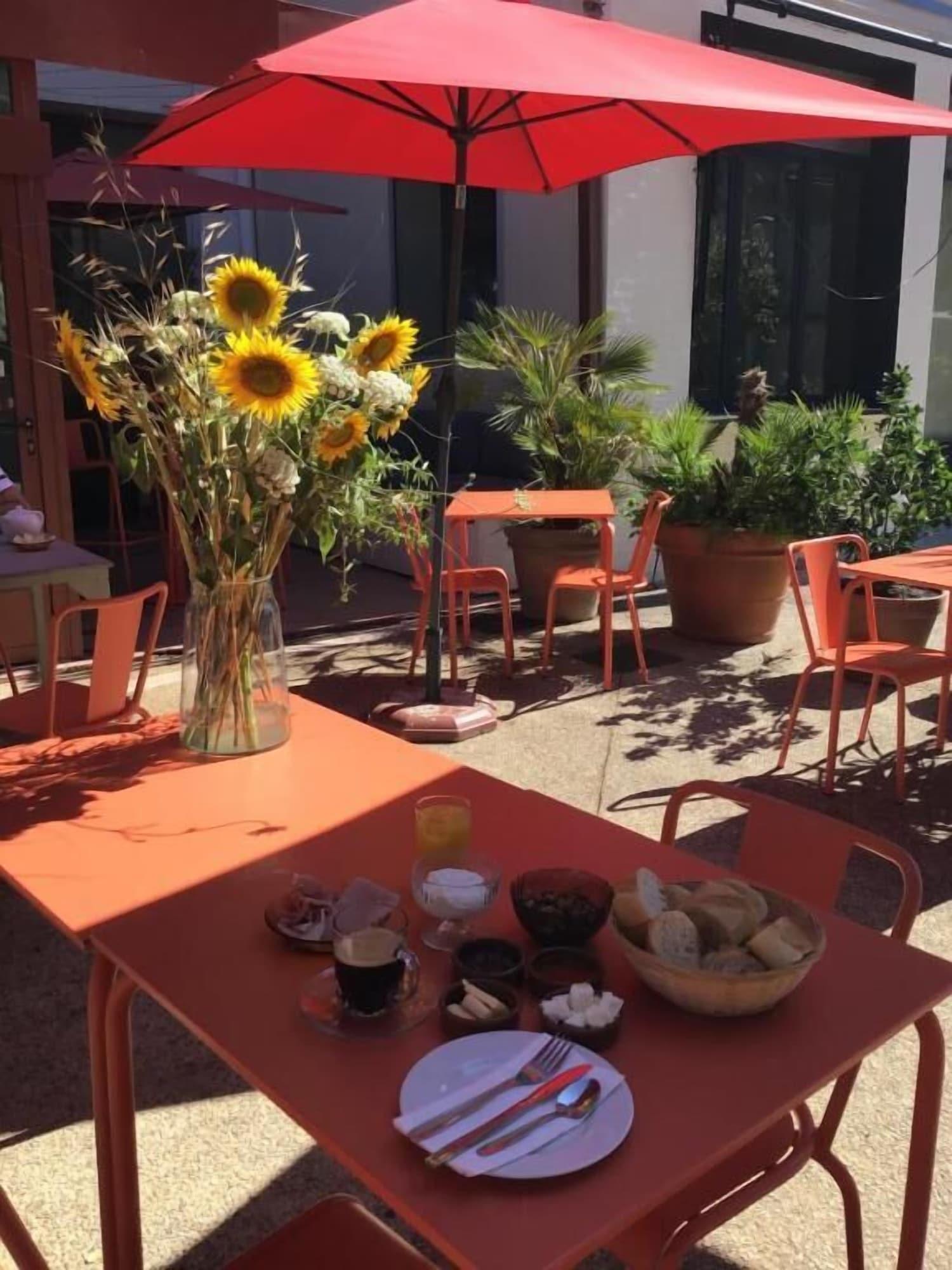 Hôtel Le Voltaire by null