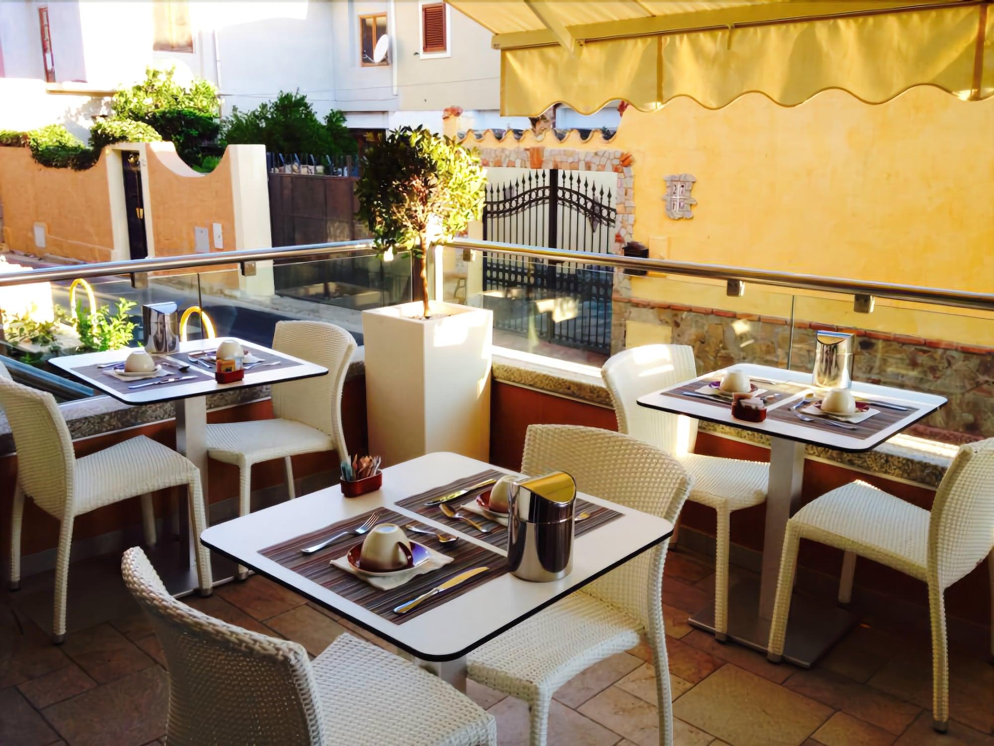 Janas Hotel