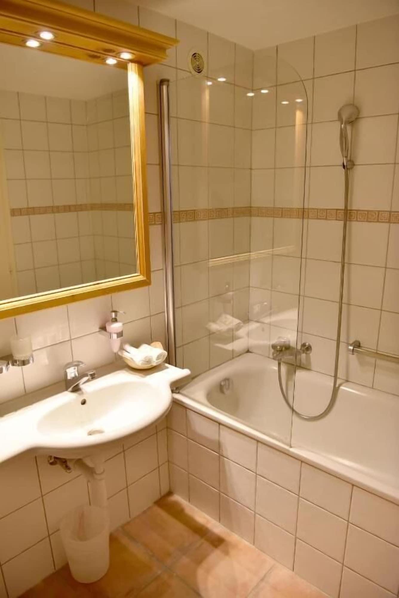 Hotel De Ville by null