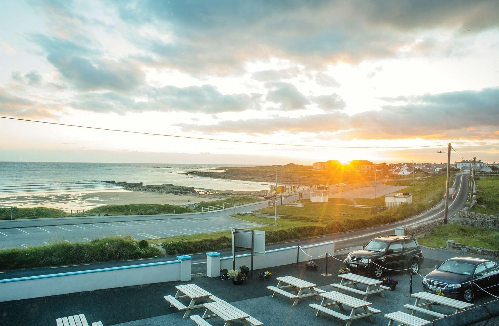 The Coast Lodge, Restaurant and Bed & Breakfast by null