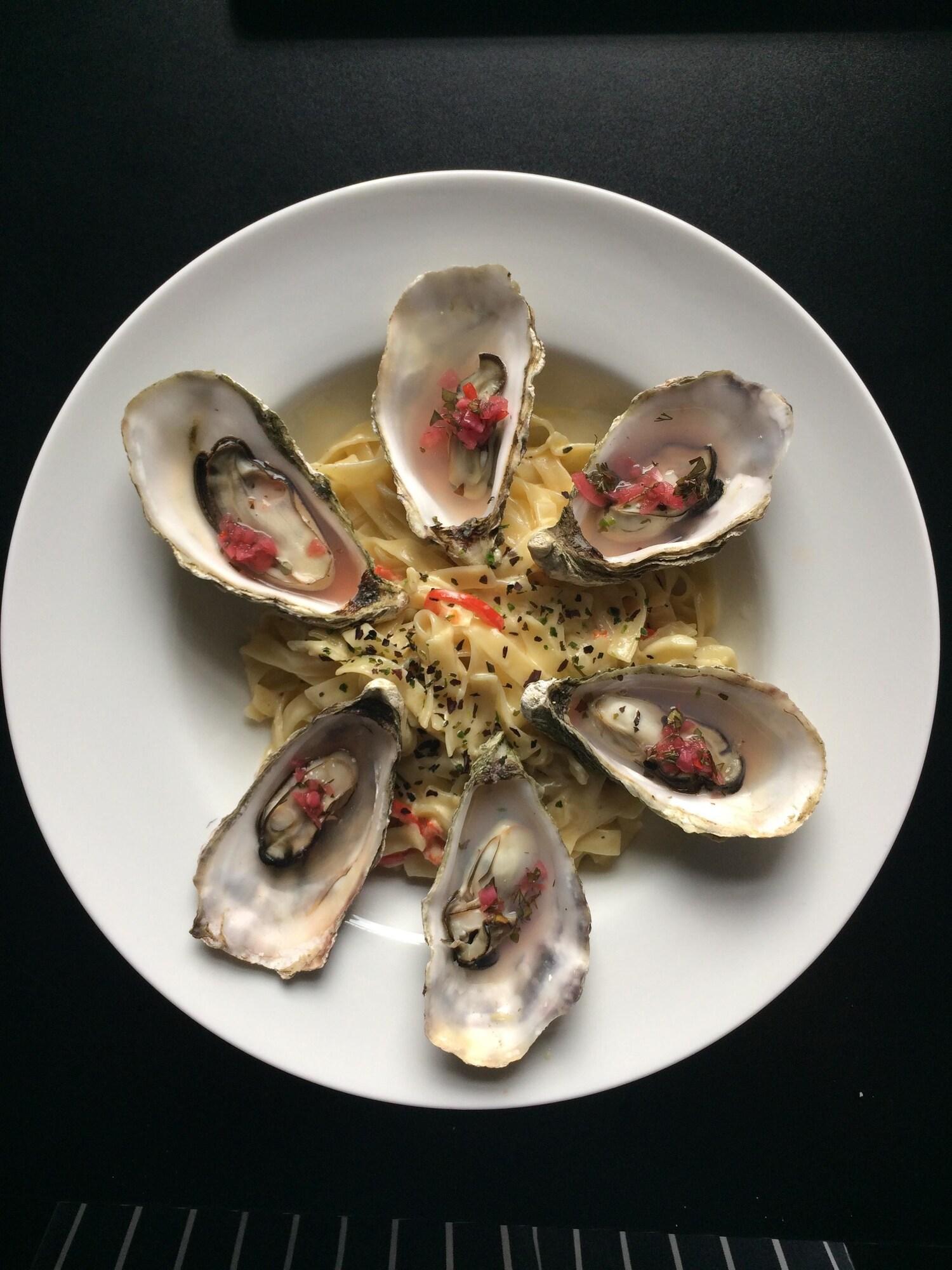 The Coast Lodge, Restaurant and Bed & Breakfast by null