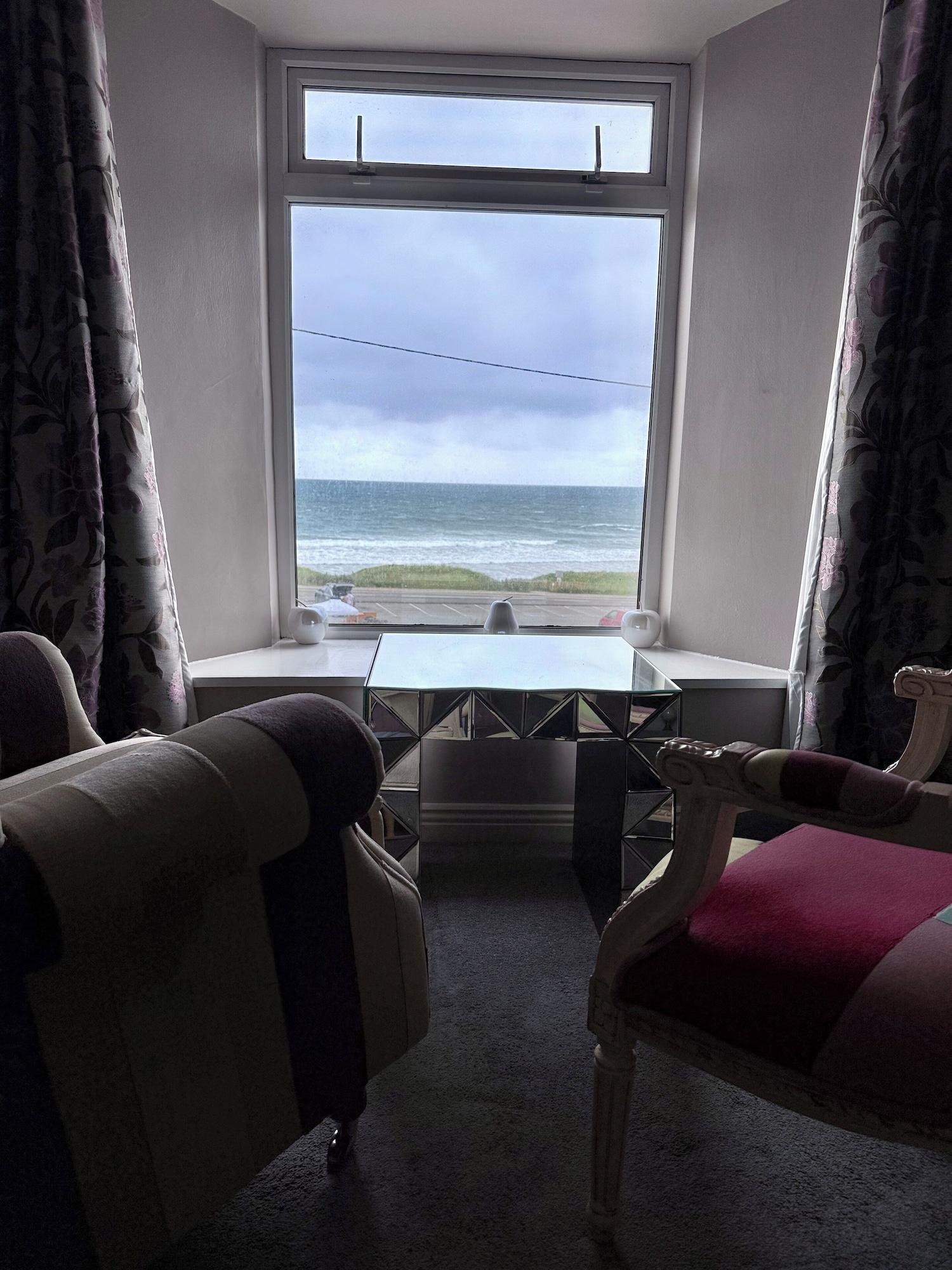 The Coast Lodge, Restaurant and Bed & Breakfast by null