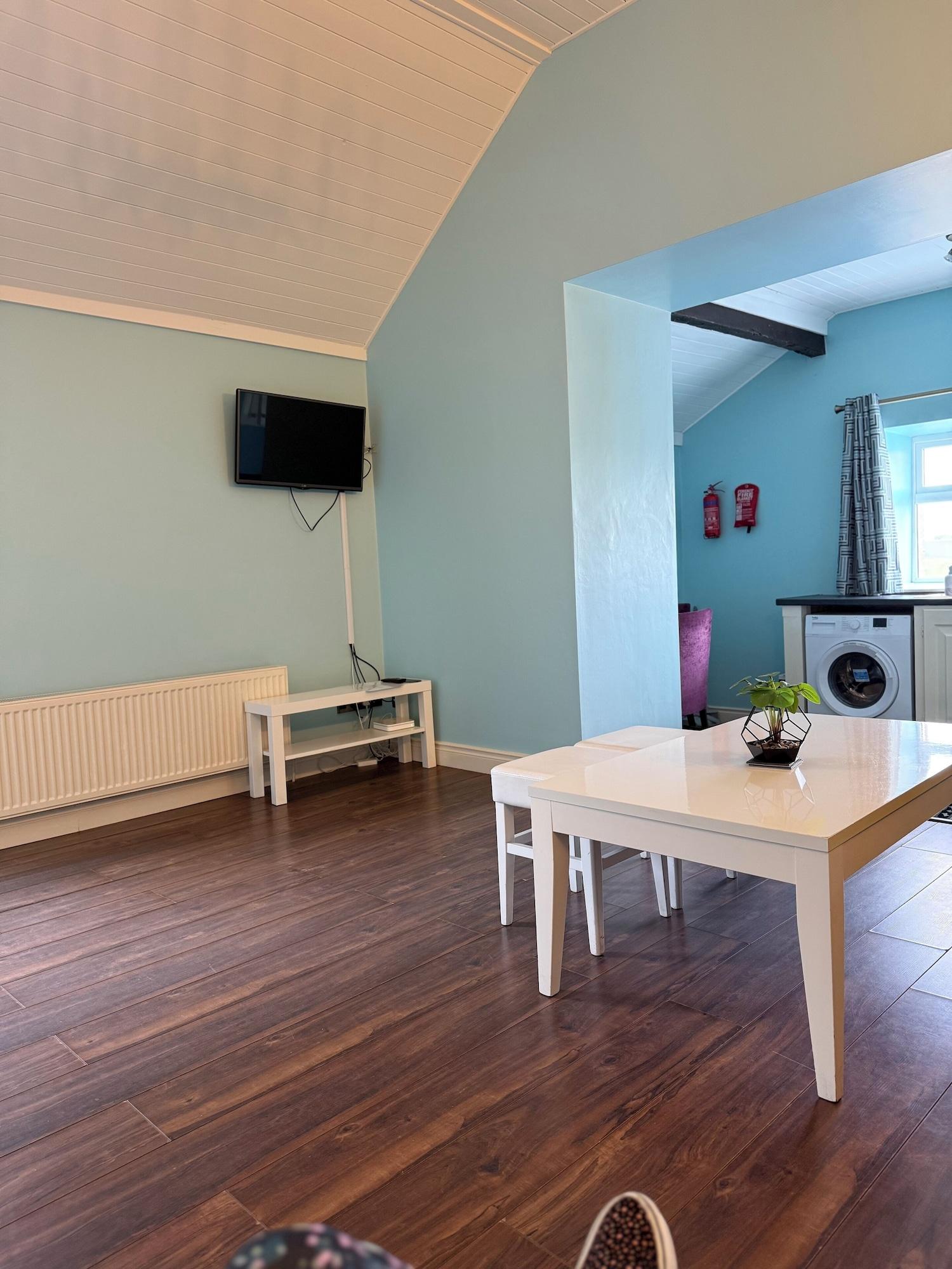 The Coast Lodge, Restaurant and Bed & Breakfast by null