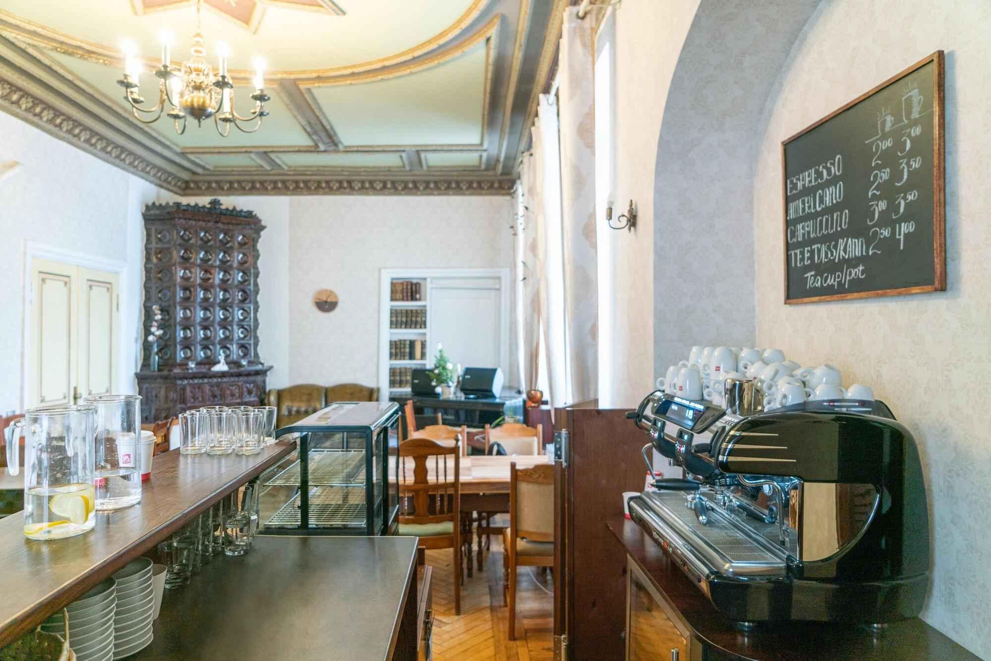 Godart Rooms
