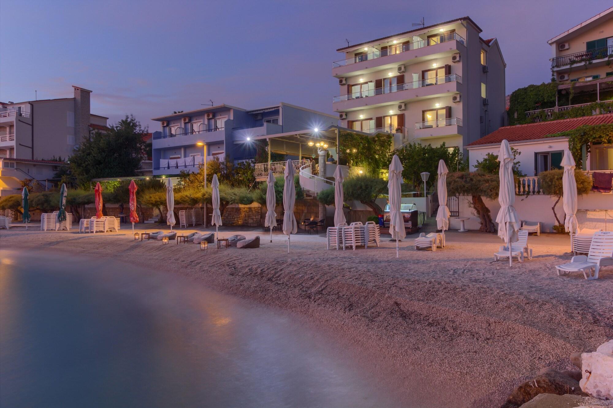 Pansion Martin - photo