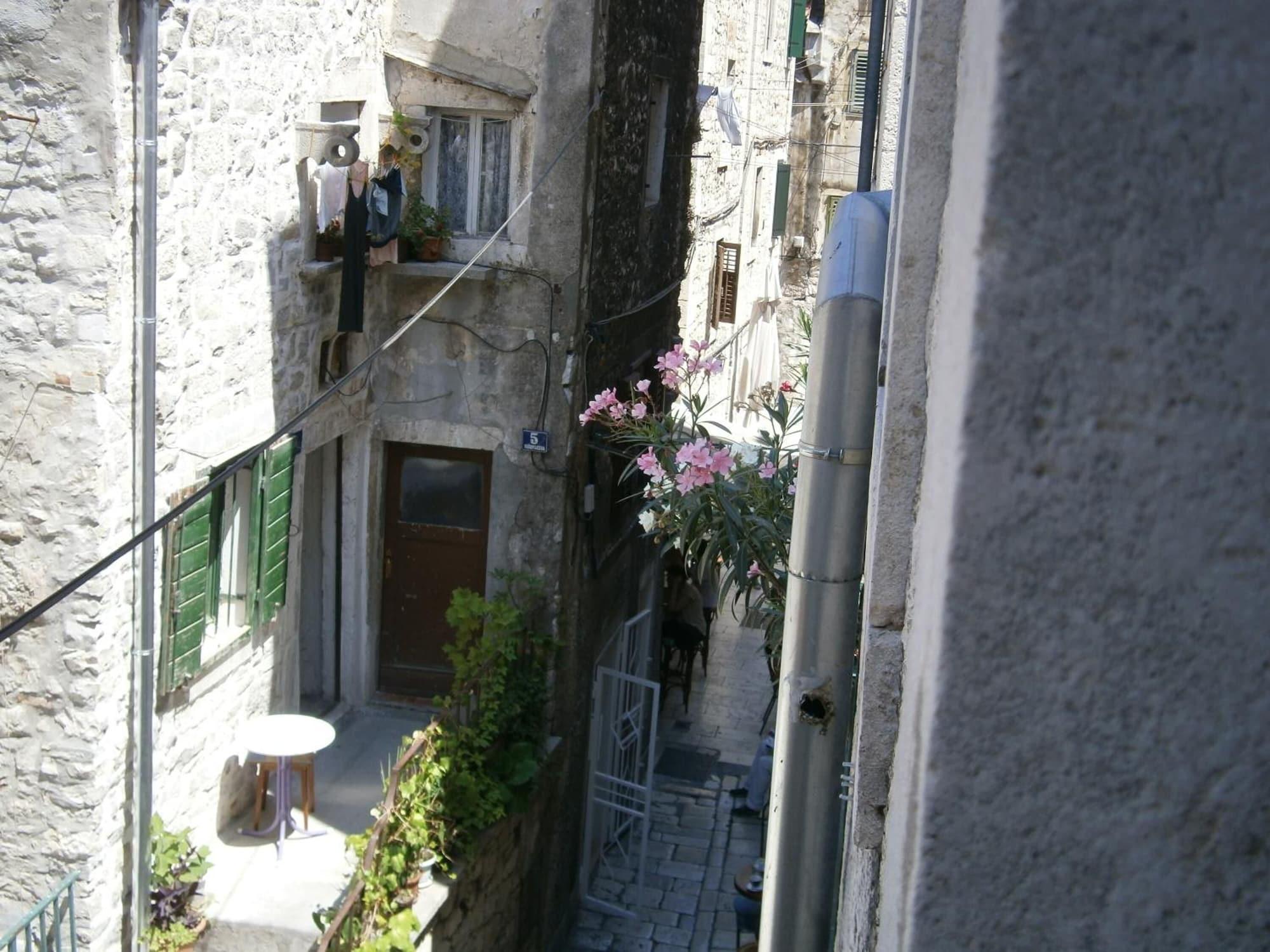 Apartments And Rooms Djanovic - фото