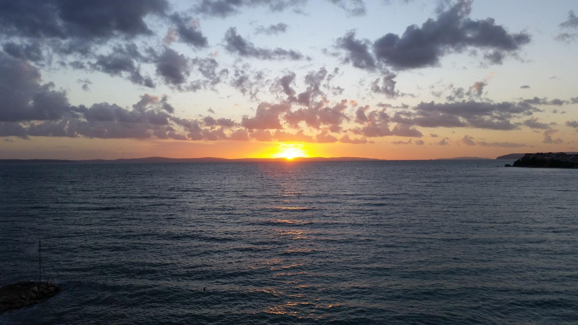 Sunset Split Rooms - photo