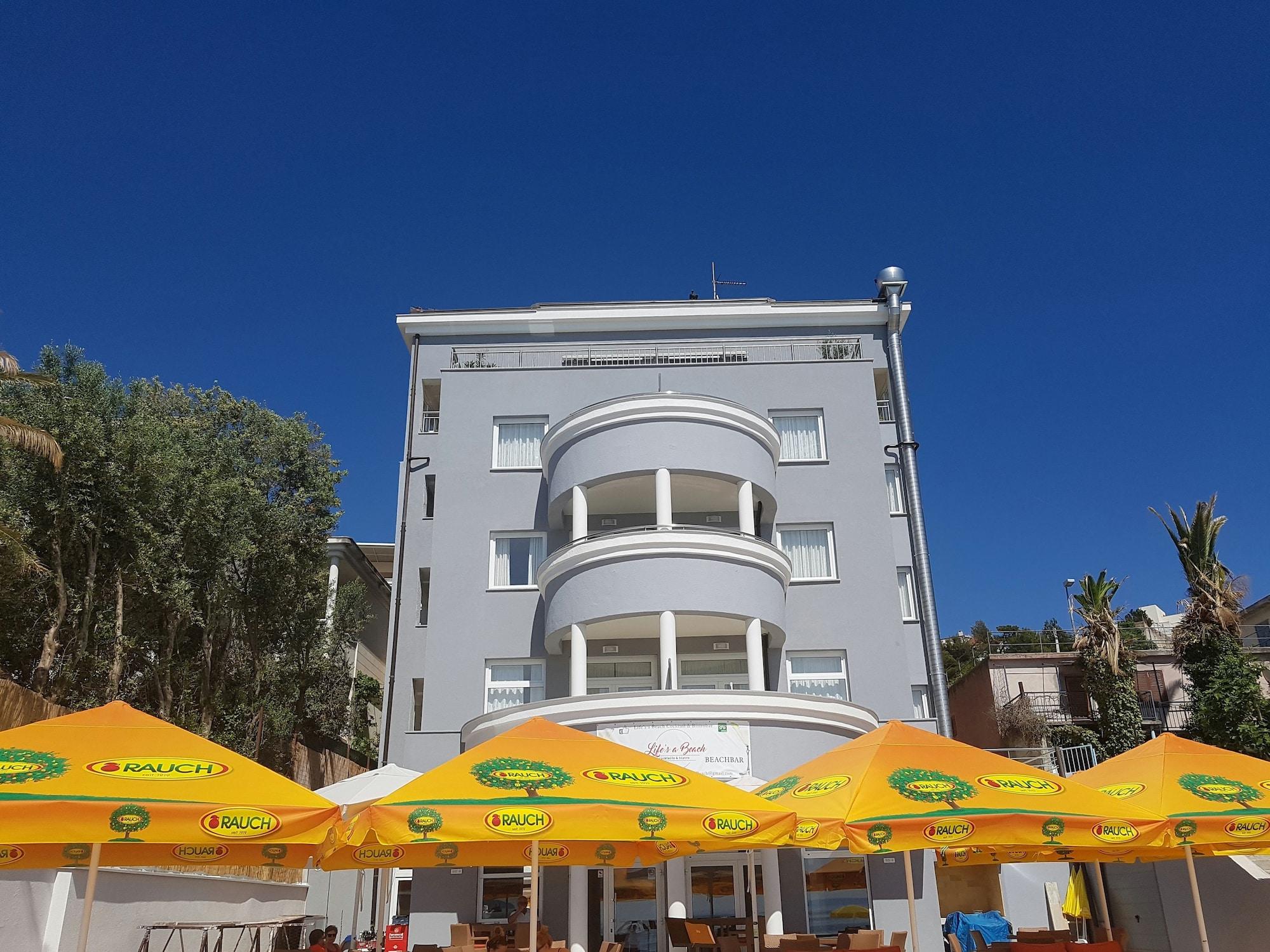 Sunset Split Rooms - photo