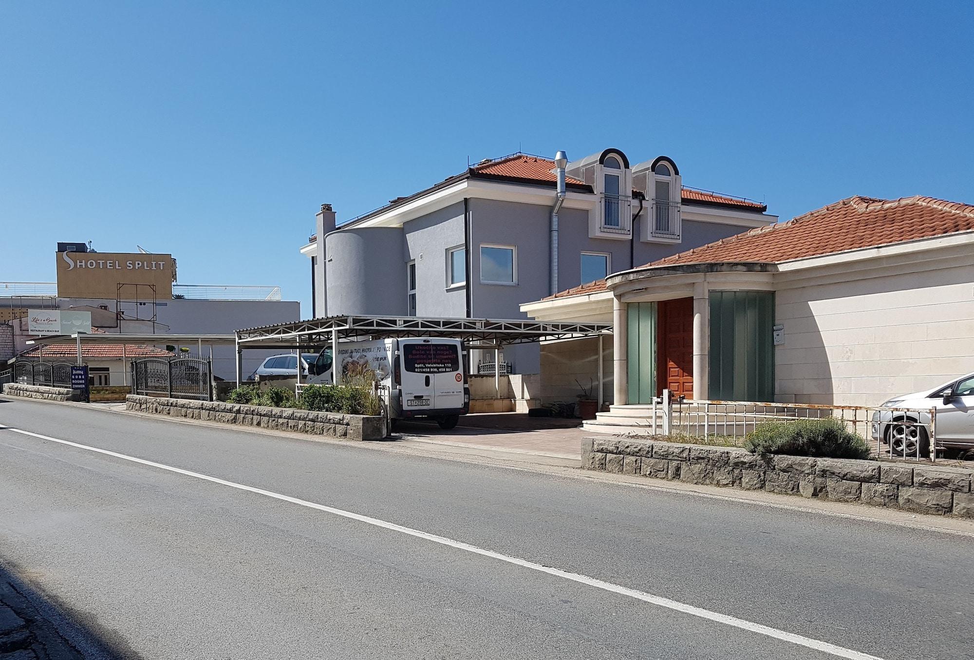 Sunset Split Rooms - photo