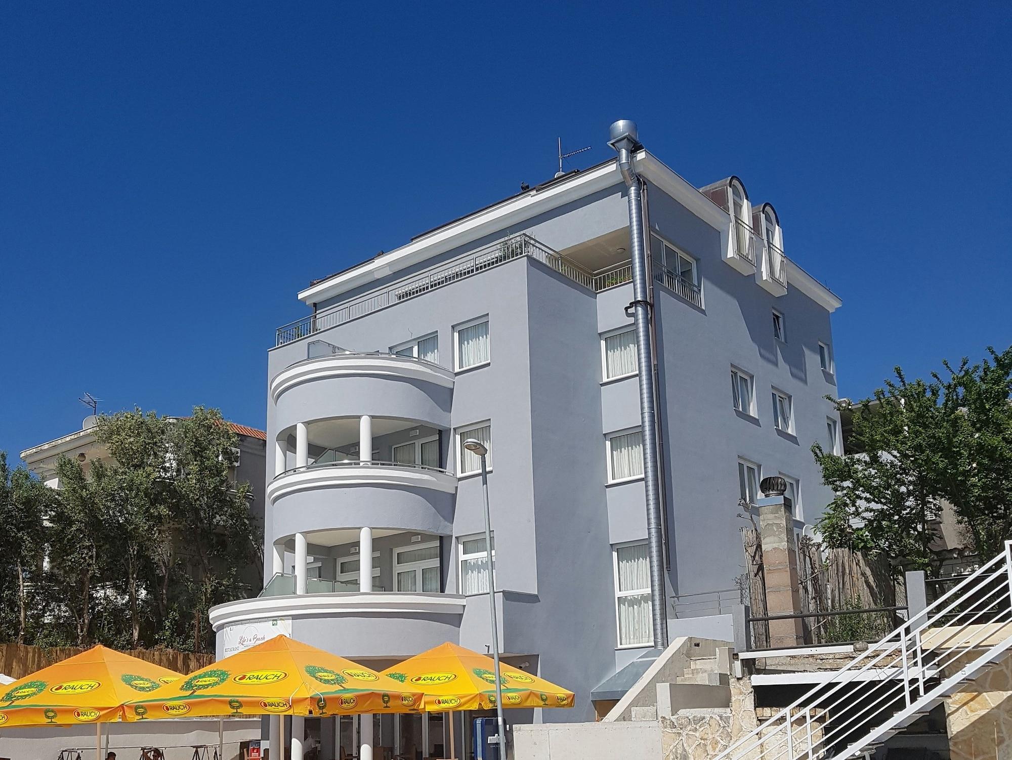 Sunset Split Rooms - photo