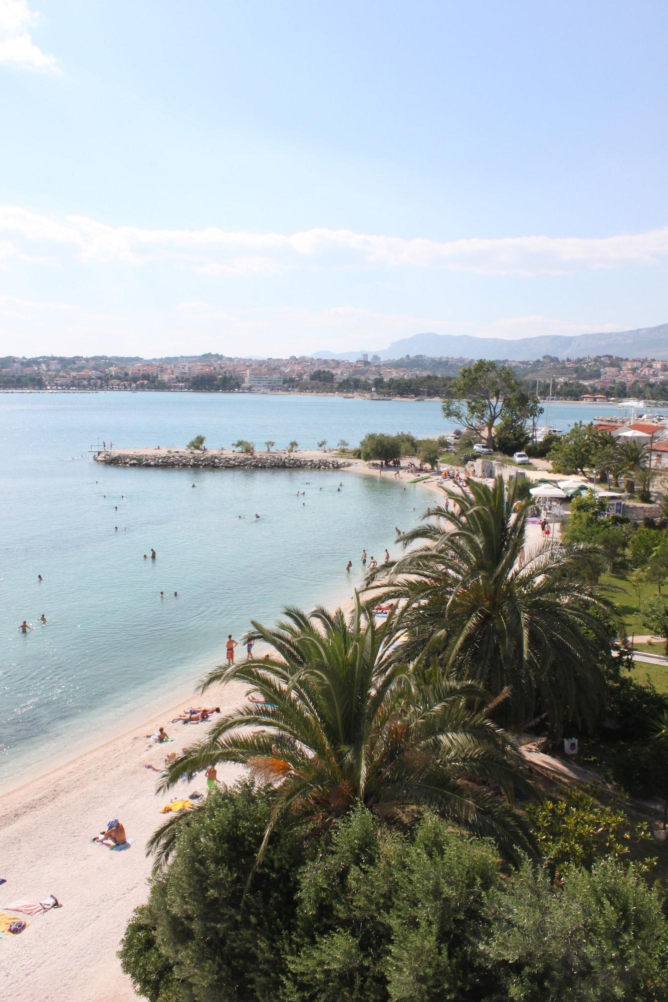 Sunset Split Rooms - photo