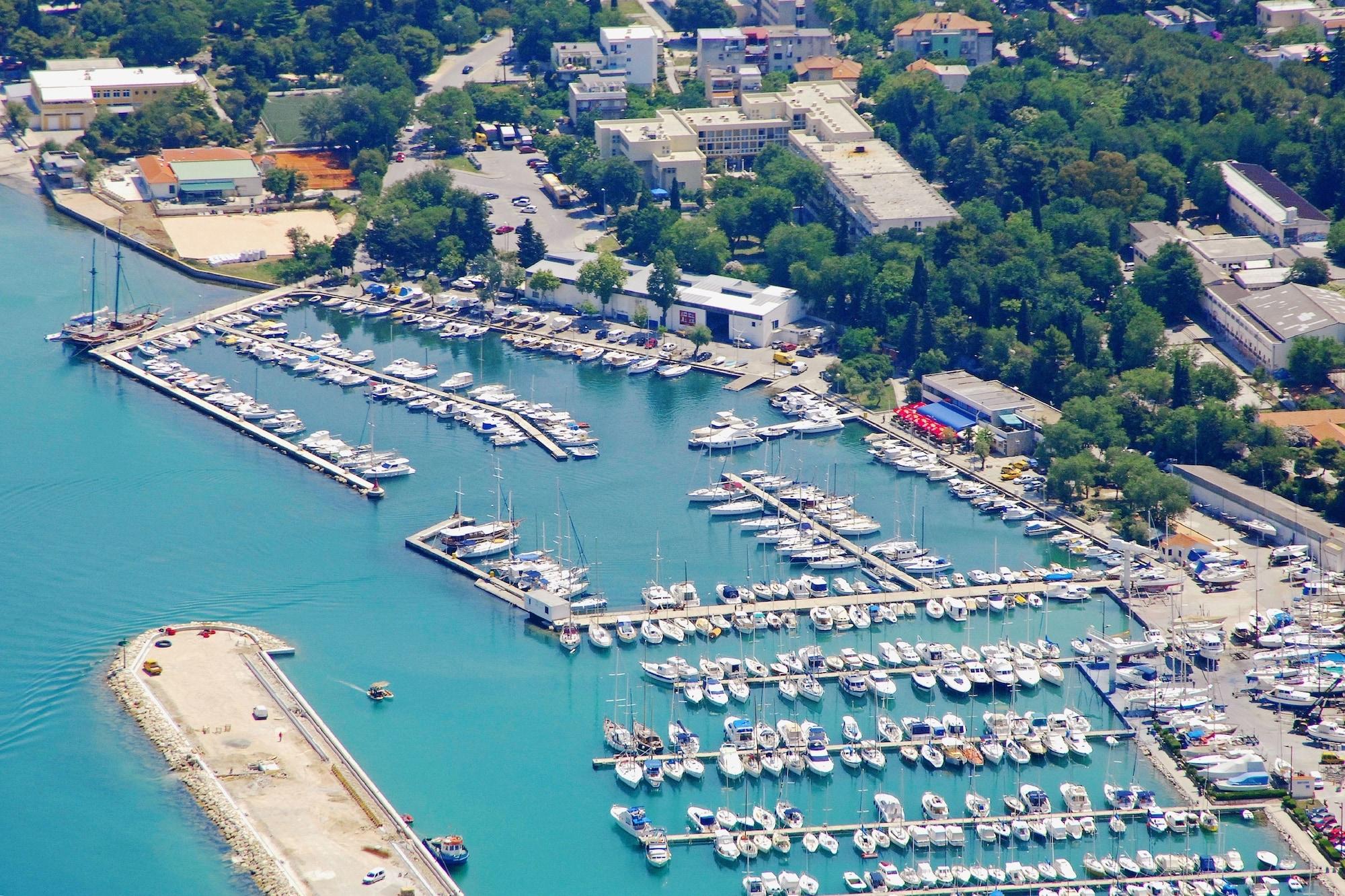 Sunset Split Rooms - photo