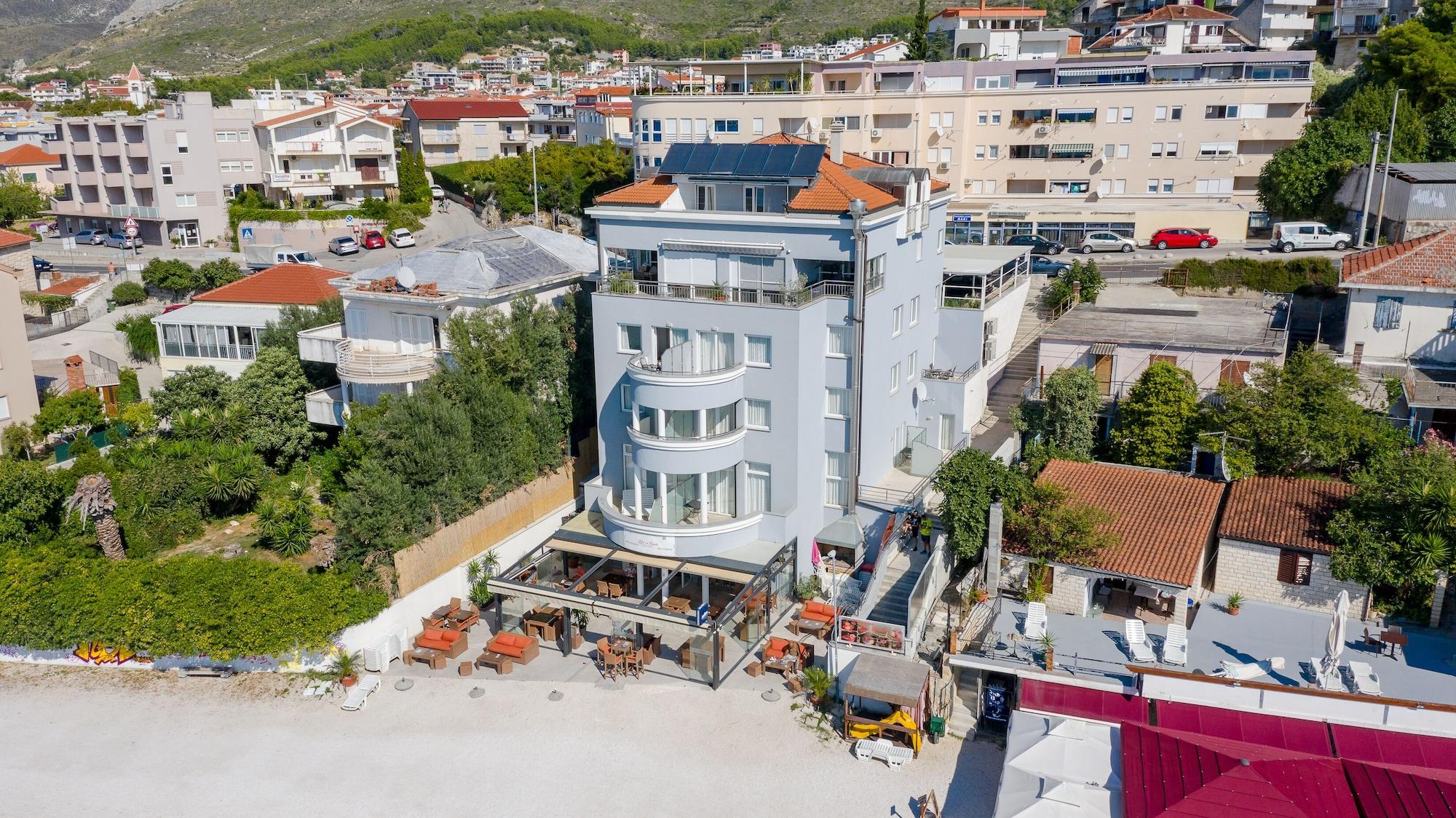 Sunset Split Rooms - photo