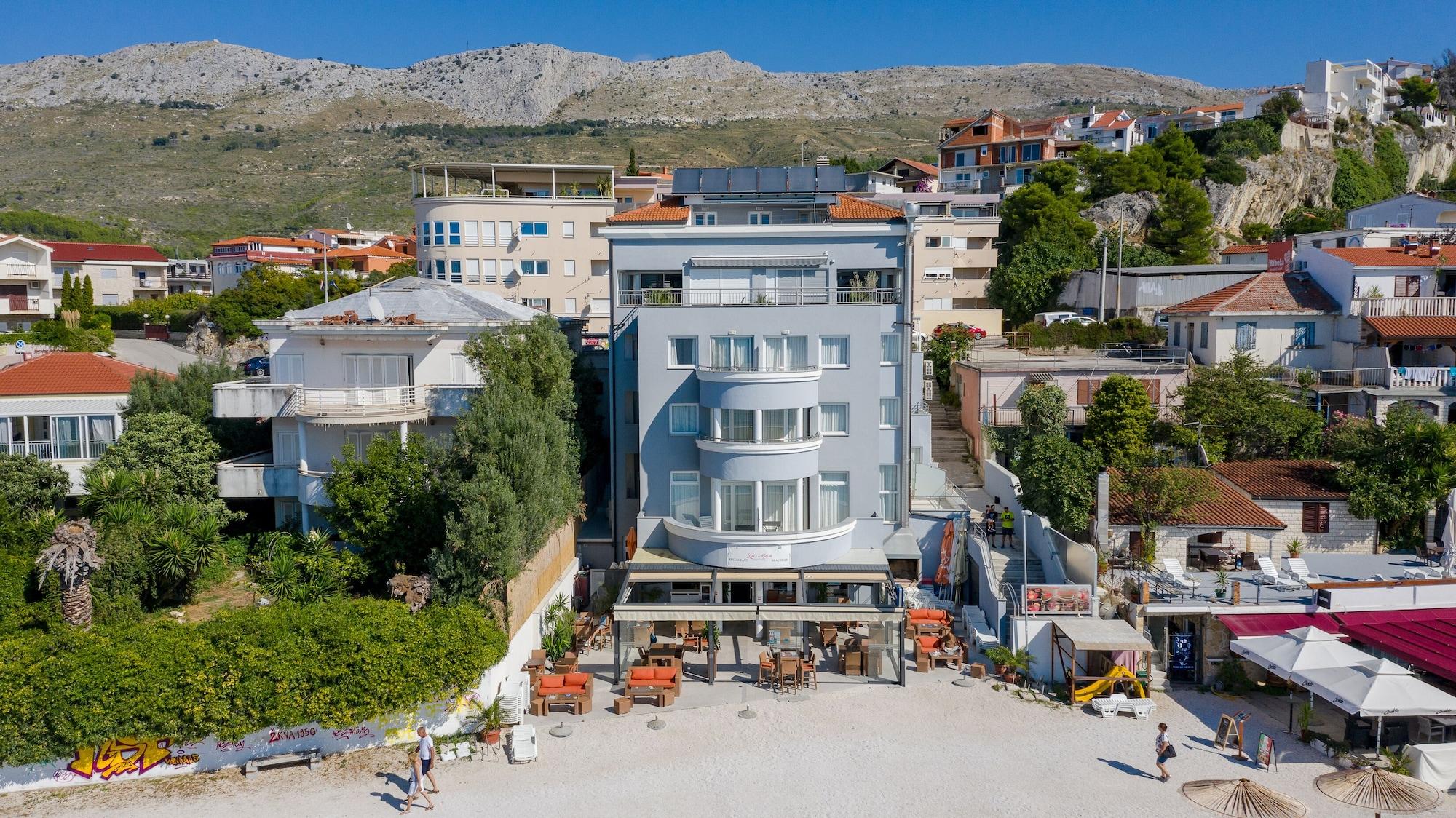 Sunset Split Rooms - photo