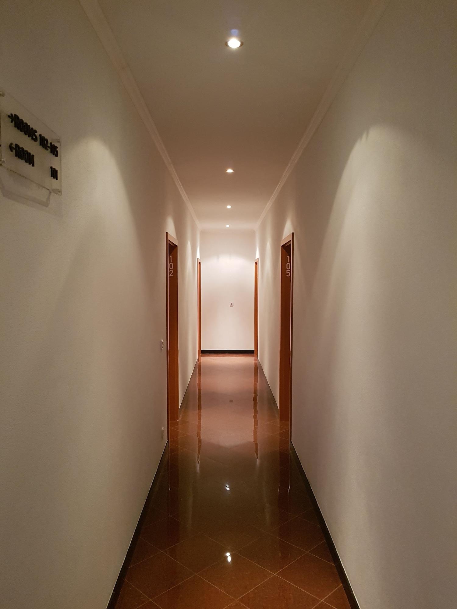 Sunset Split Rooms - photo