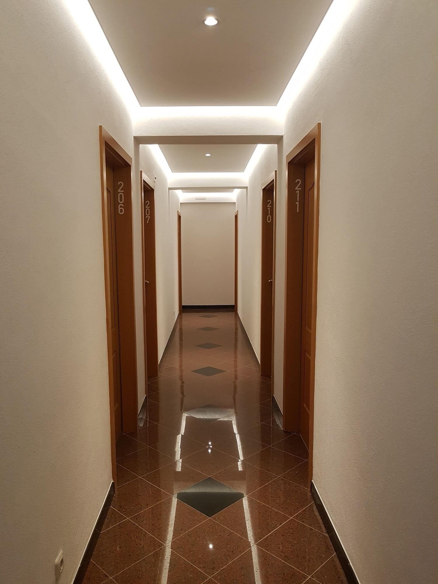 Sunset Split Rooms - photo